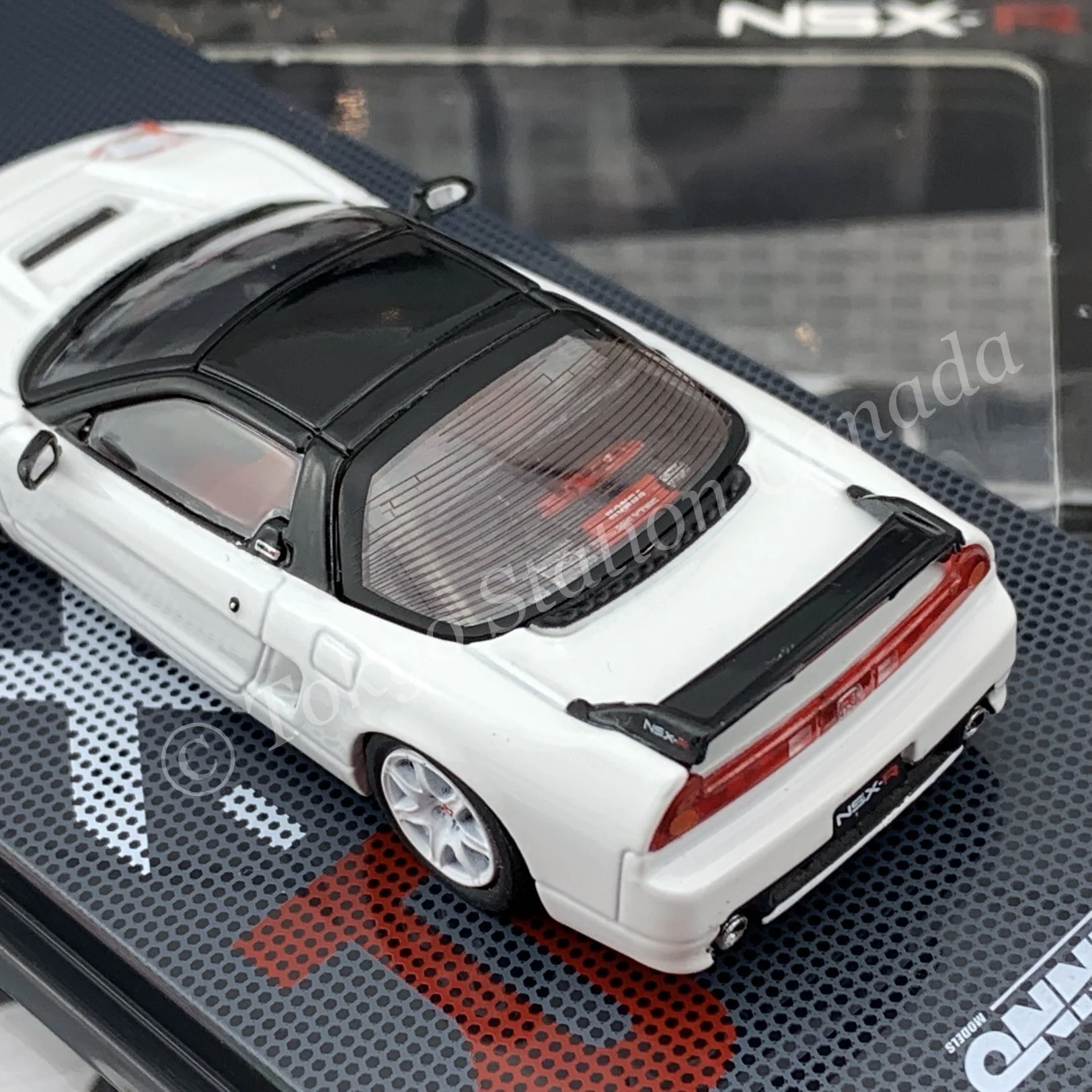 INNO64 HONDA NSX-R NA2 Championship White With Extra Wheels IN64-NSXR-WHI - Image 5