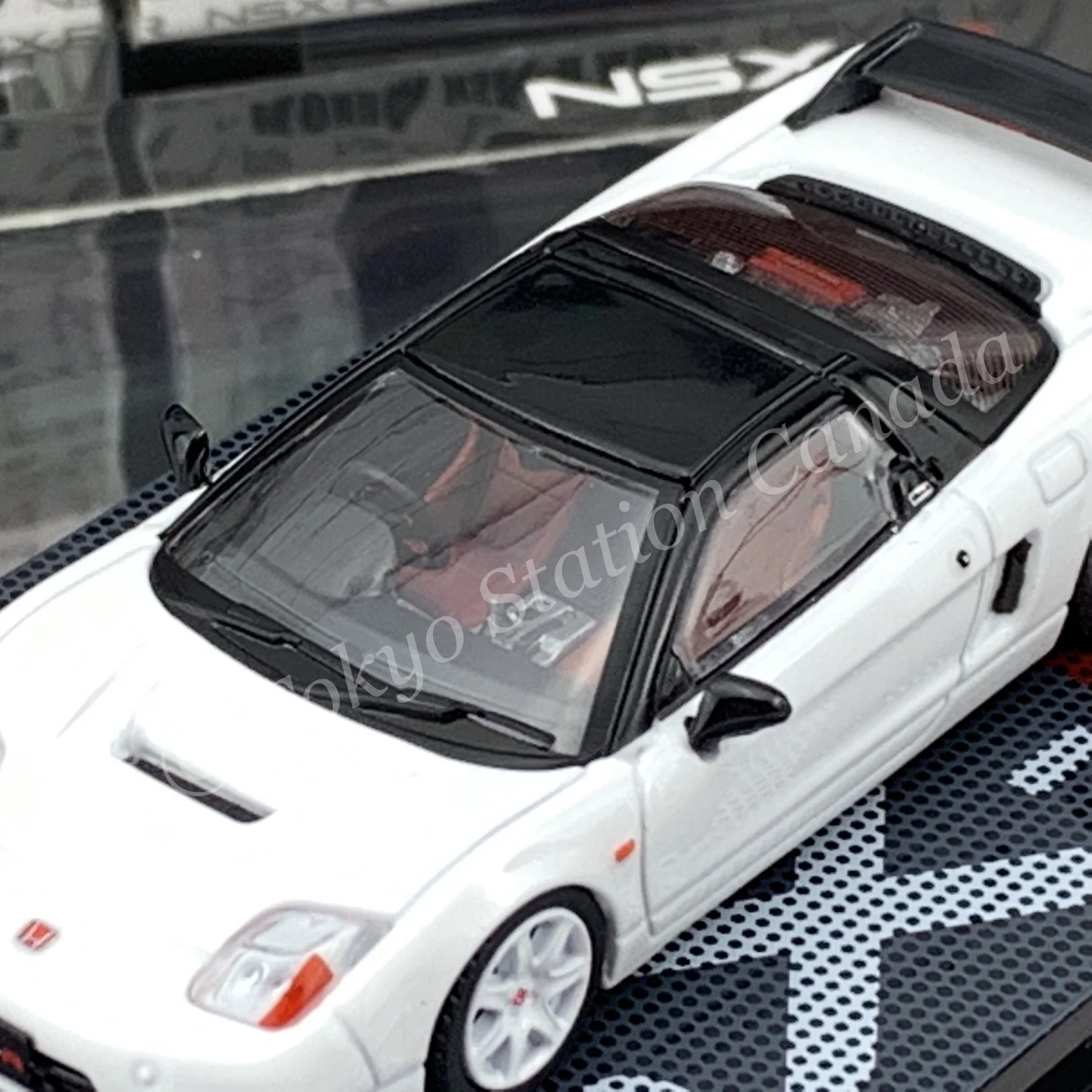 INNO64 HONDA NSX-R NA2 Championship White With Extra Wheels IN64-NSXR-WHI - Image 7