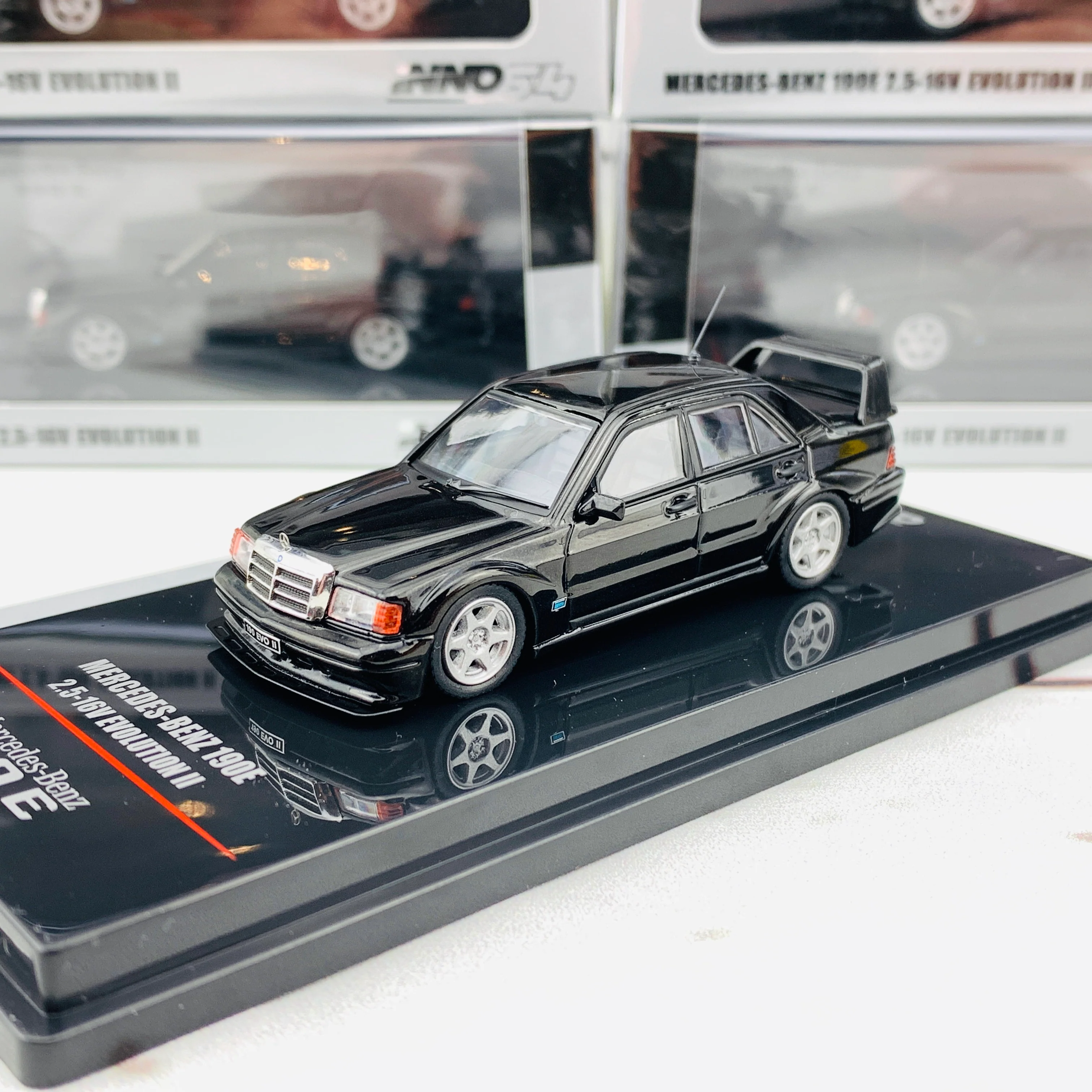 INNO64 MERCEDES-BENZ 190E 2.5-16 EVO II Black With Extra Wheels IN64-190E-BLA - Image 2