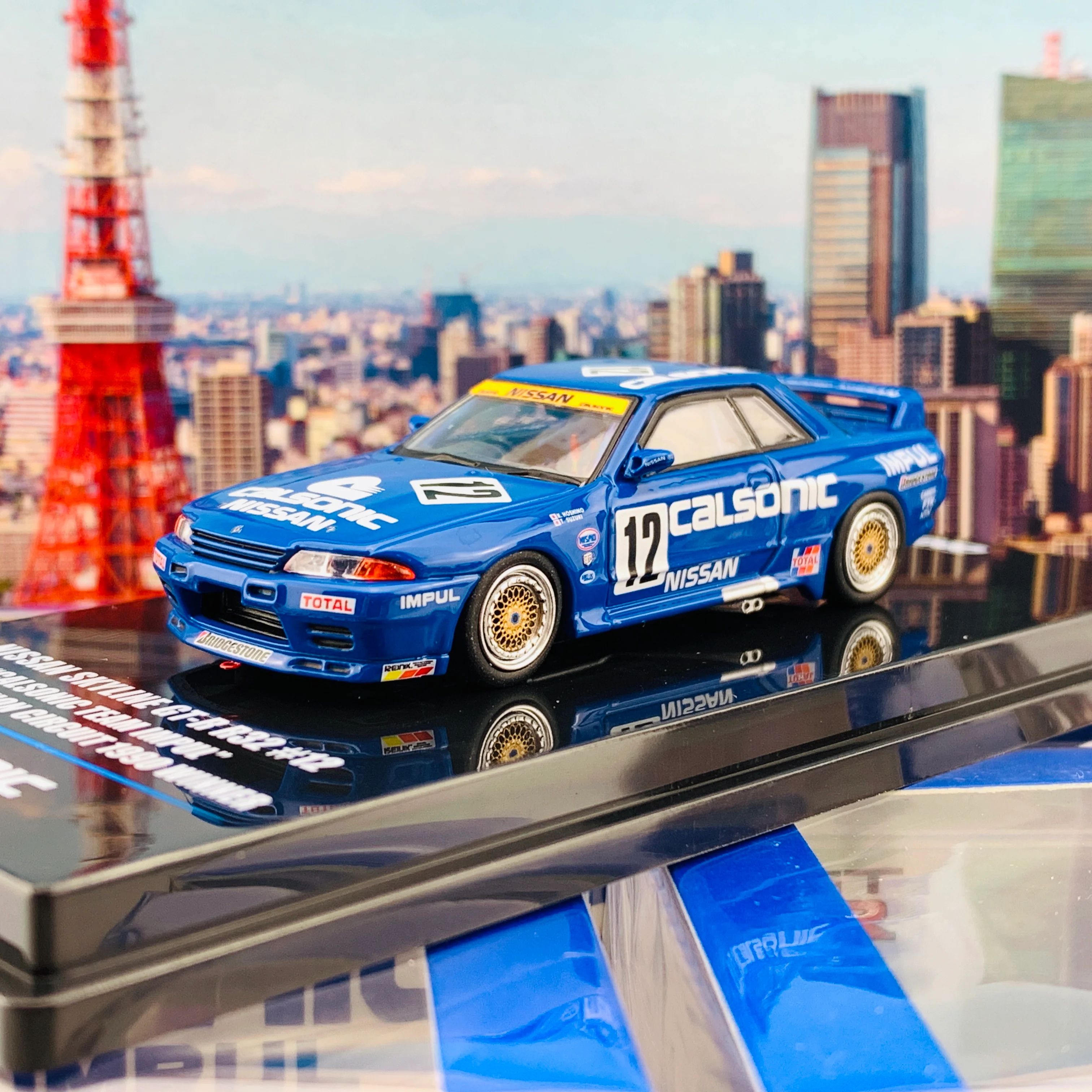 INNO64 NISSAN SKYLINE GTR R32 #12 CALSONIC JTC 1990 IN64-R32-CA12 - Image 2