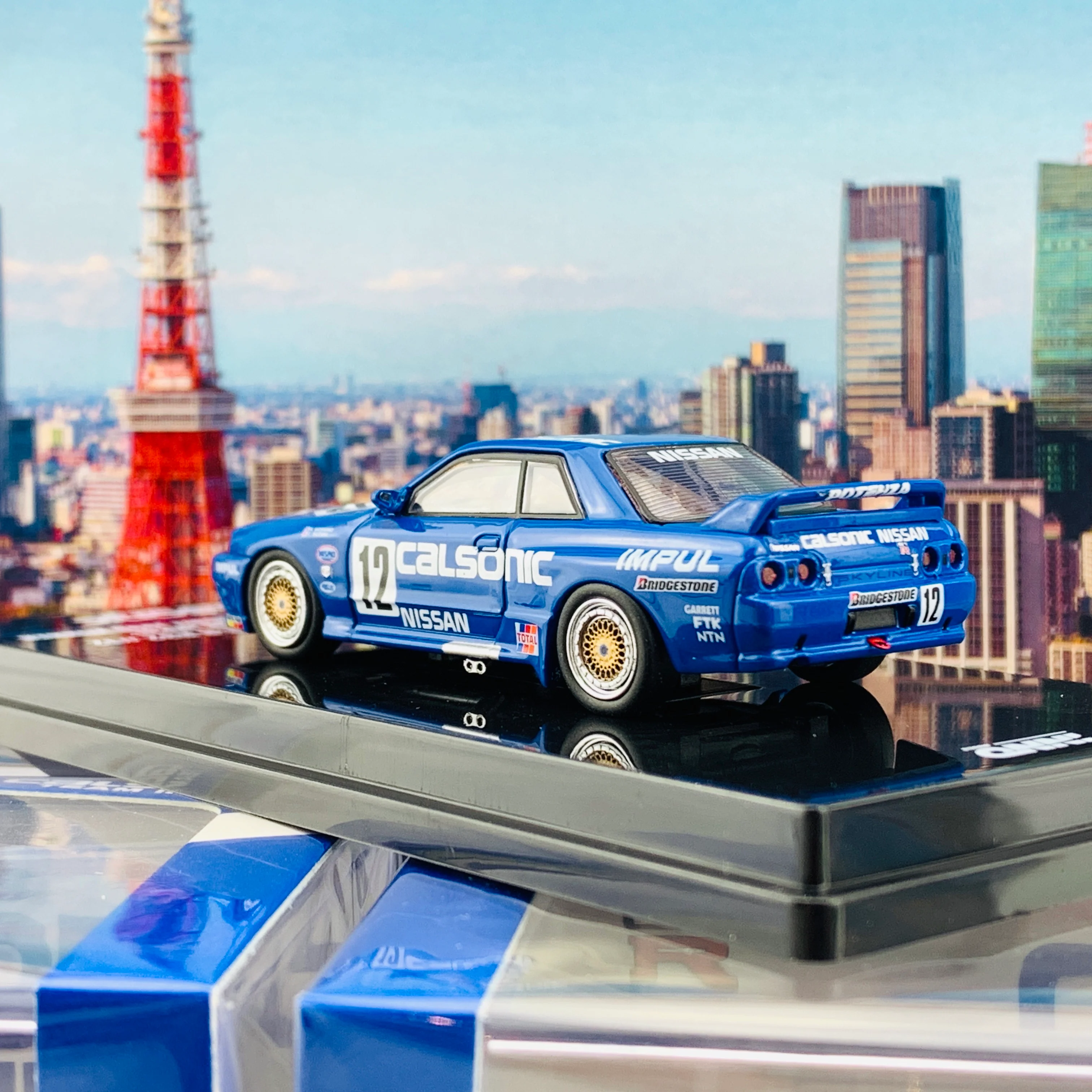 INNO64 NISSAN SKYLINE GTR R32 #12 CALSONIC JTC 1990 IN64-R32-CA12 - Image 4