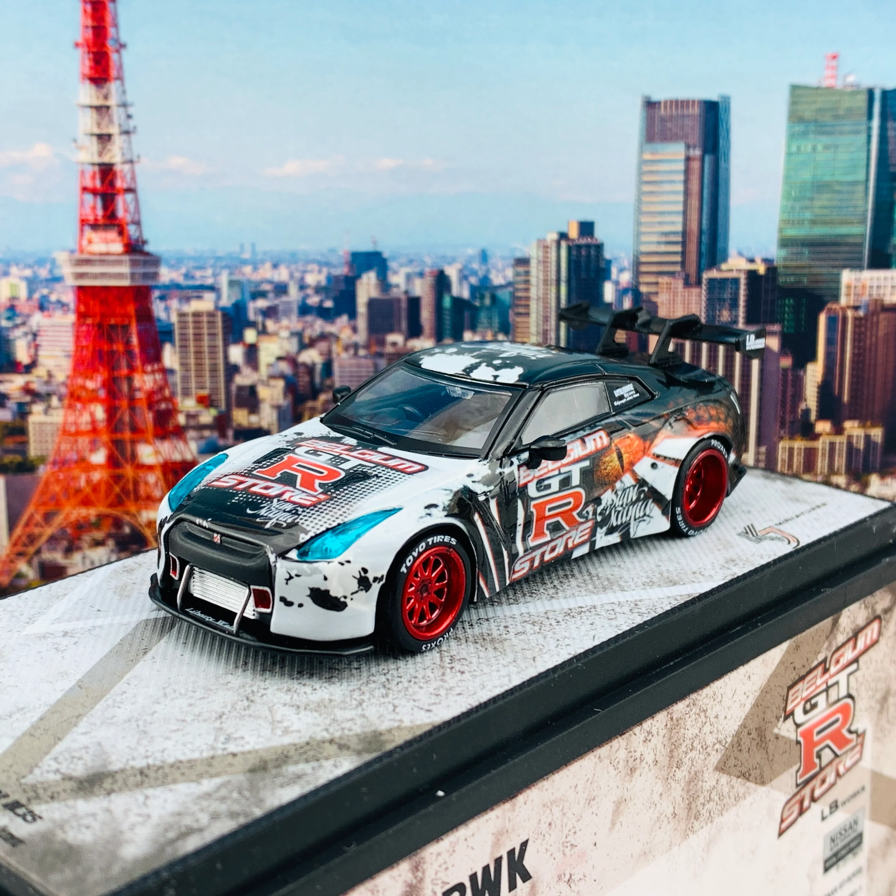 KJ MINIATURES 1/64 LBWK Nissan GTR R35 Belgium GTR Store Edition Godzilla KJ64002BG - Image 2
