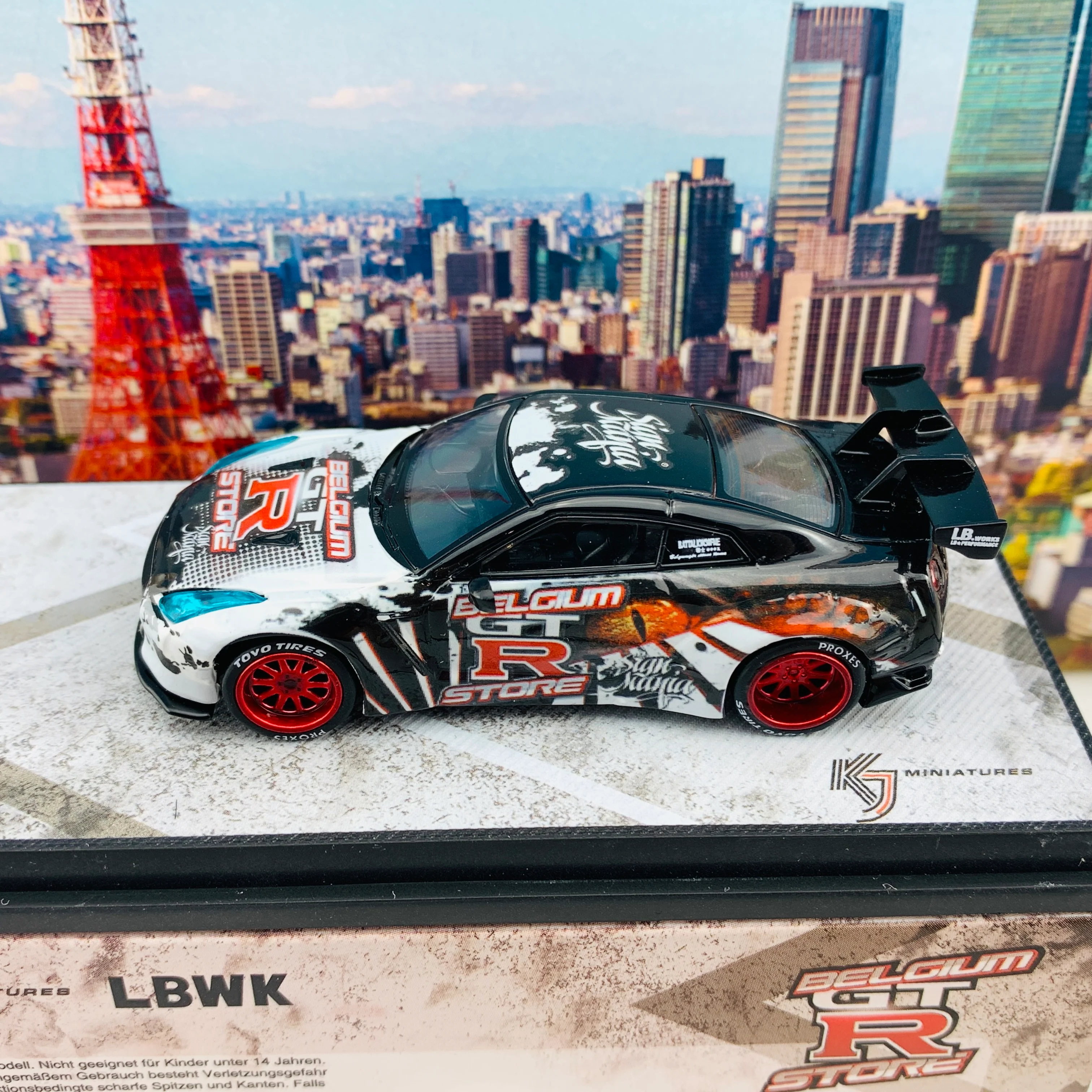 KJ MINIATURES 1/64 LBWK Nissan GTR R35 Belgium GTR Store Edition Godzilla KJ64002BG - Image 4