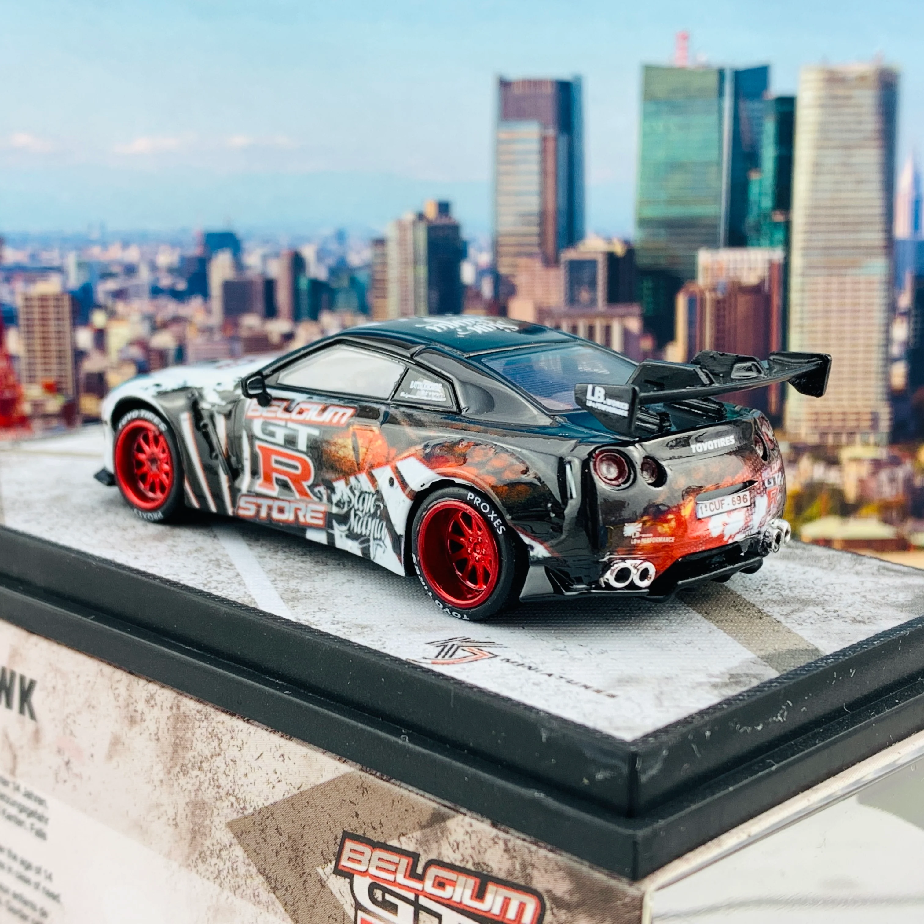 KJ MINIATURES 1/64 LBWK Nissan GTR R35 Belgium GTR Store Edition Godzilla KJ64002BG - Image 5