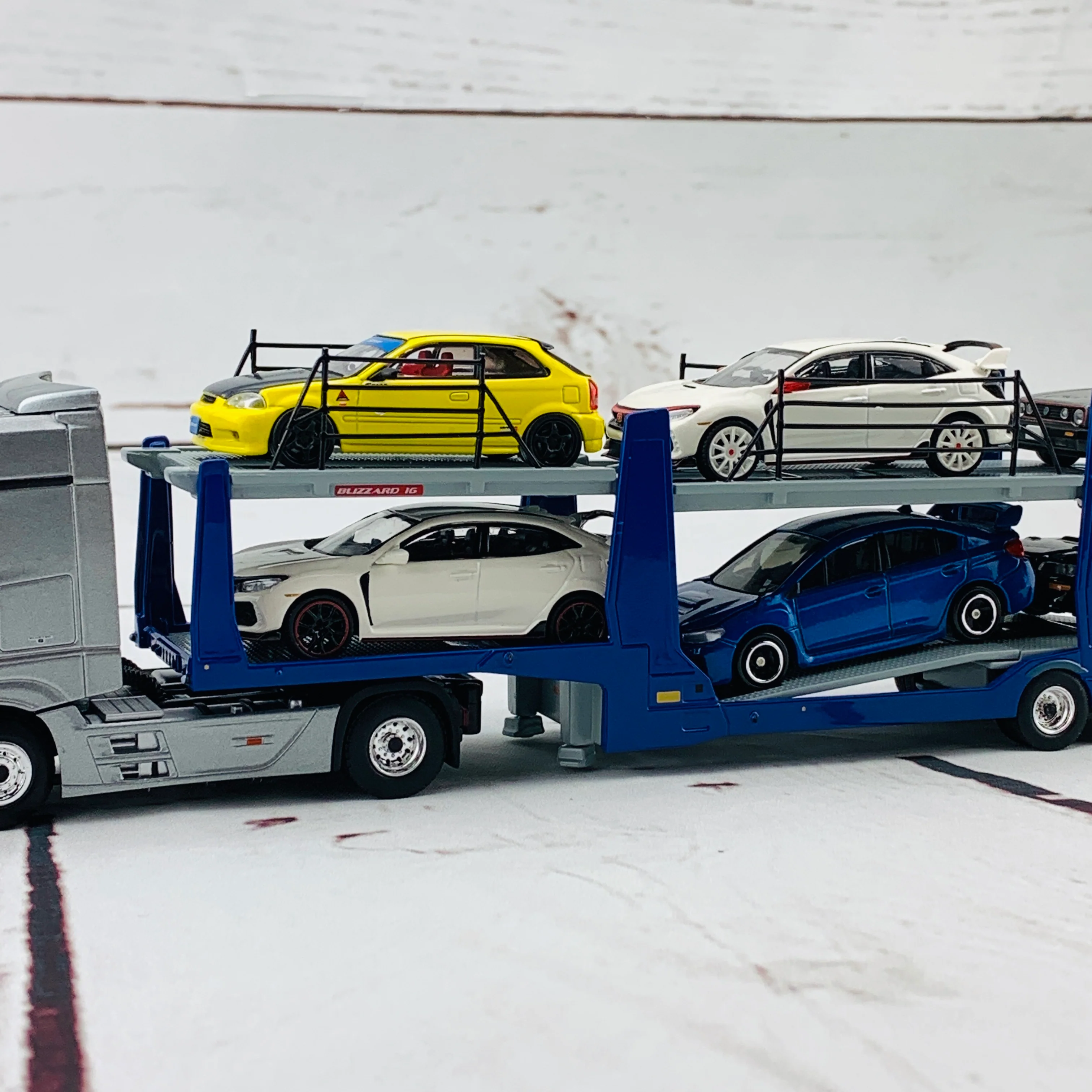 MINI GT 1/64 Mercedes-Benz Actros With Car Carrier Trailer RHD MGT00111-R - Image 2