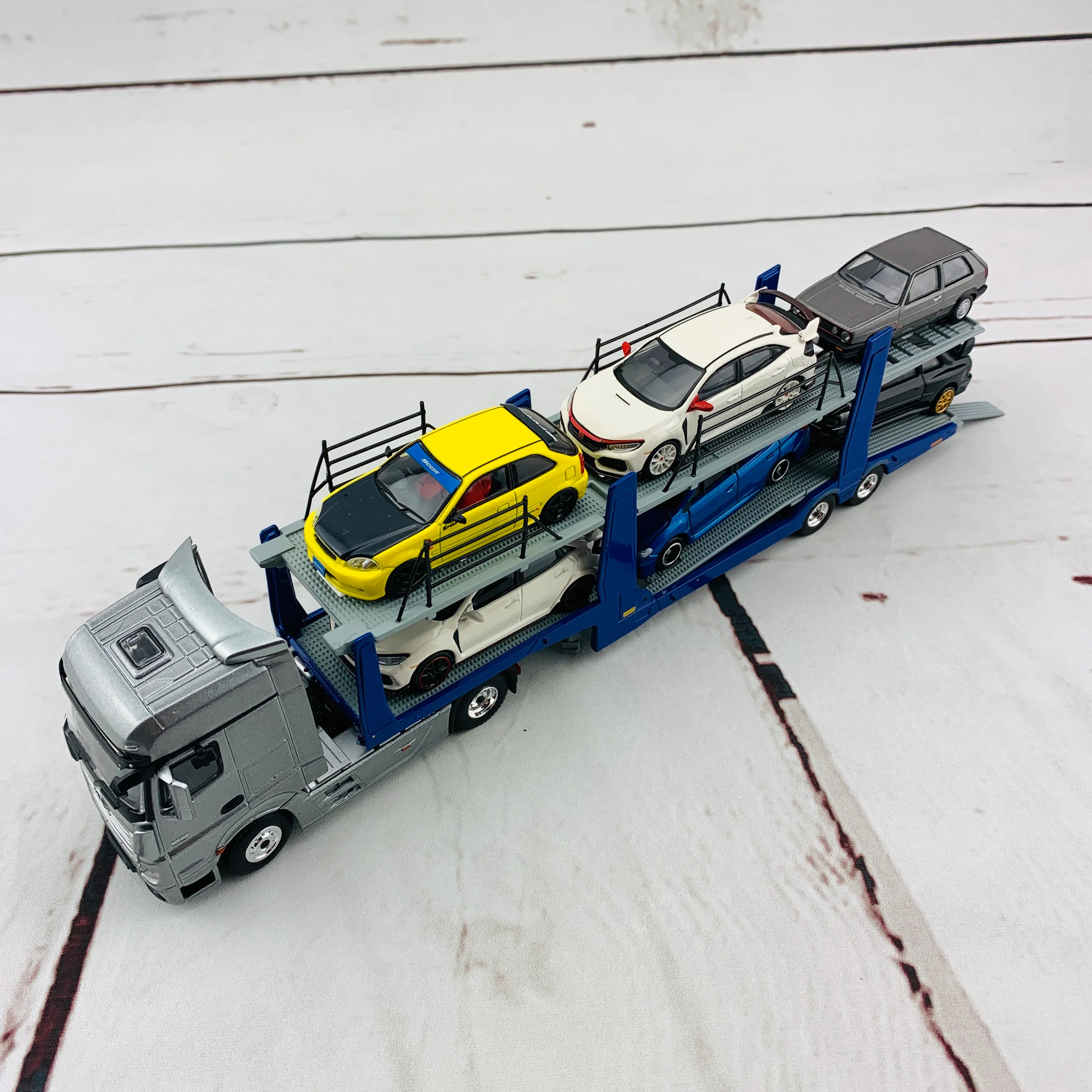 MINI GT 1/64 Mercedes-Benz Actros With Car Carrier Trailer RHD MGT00111-R - Image 4
