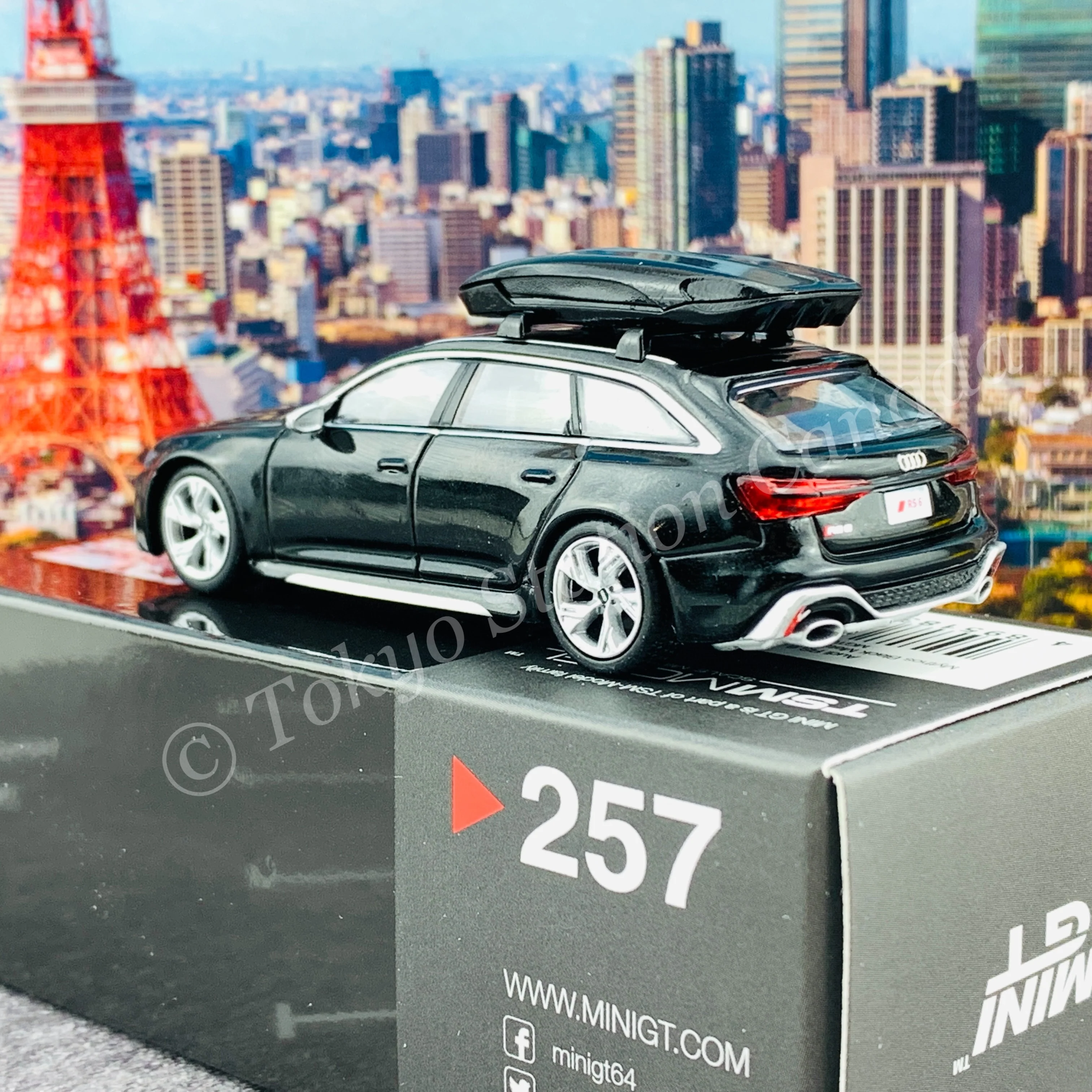 MINI GT 1/64 Audi RS 6 Avant Mythos Black Metallic w/ Roof Box LHD MGT00257-L - Image 5