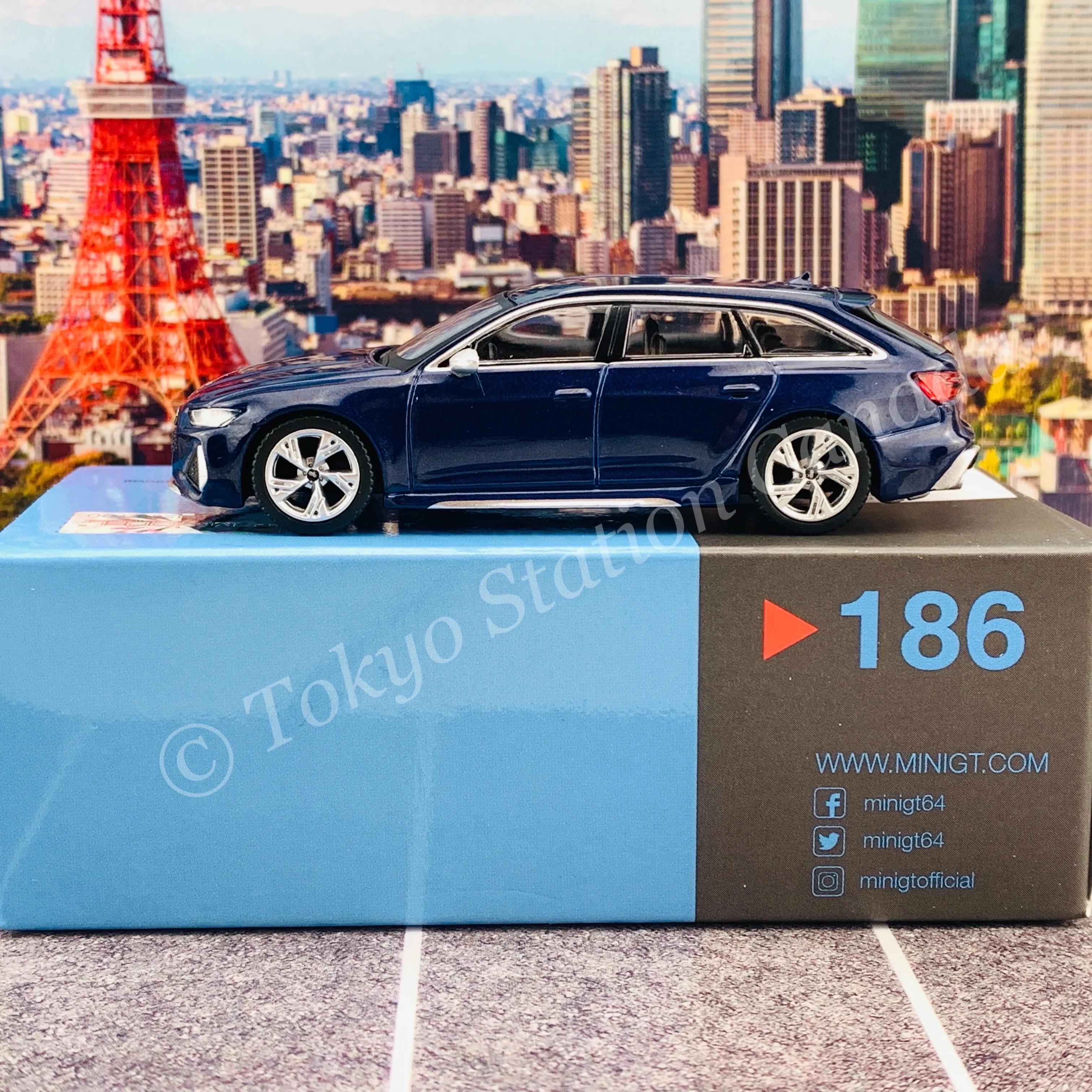 MINI GT 1/64 Audi RS6 Avant Navarra Blue Metallic LHD MGT00186-L - Image 2