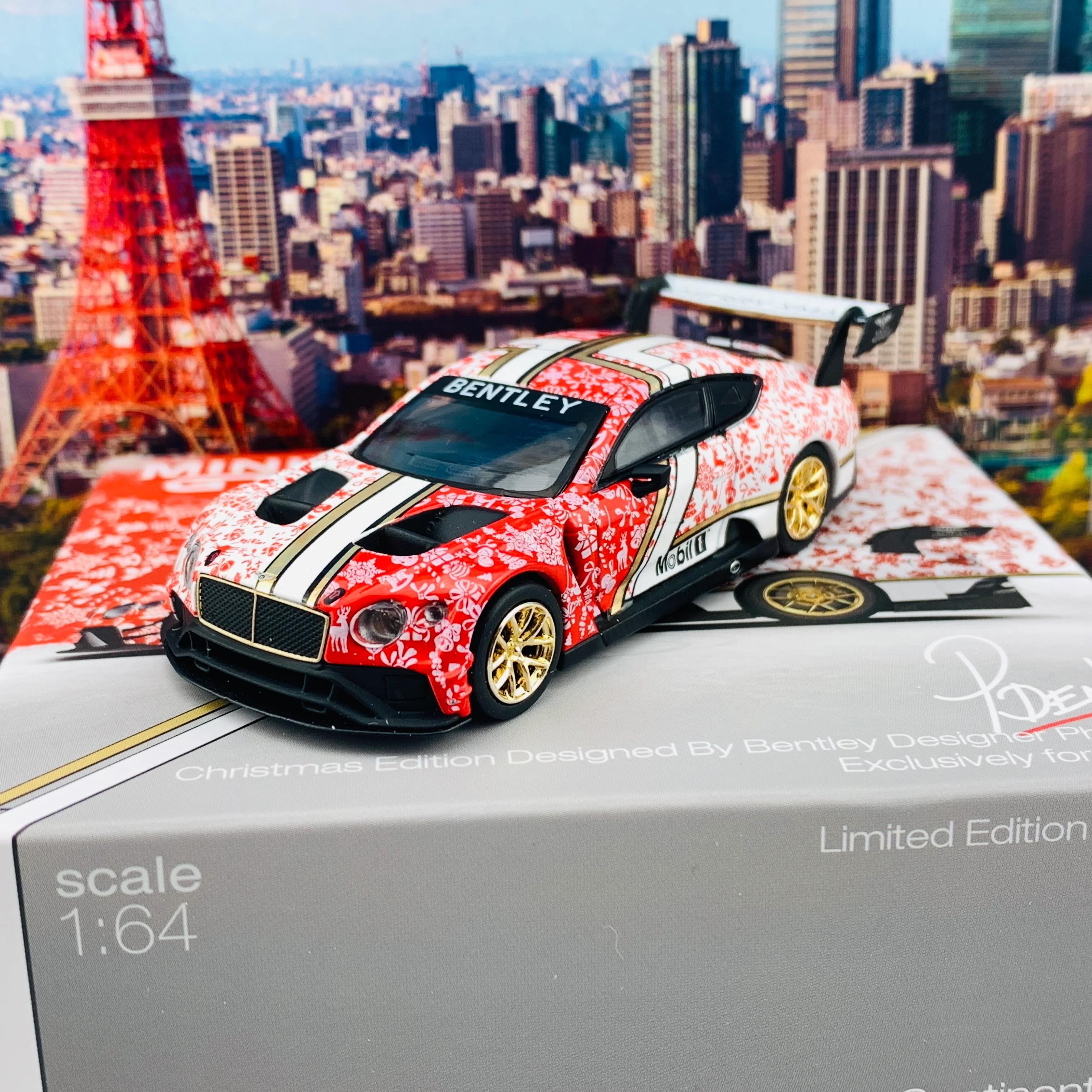 MINI GT 1/64 Bentley Continental GT3 Christmas Edition 2020 (RHD) MGT00188-R - Image 2