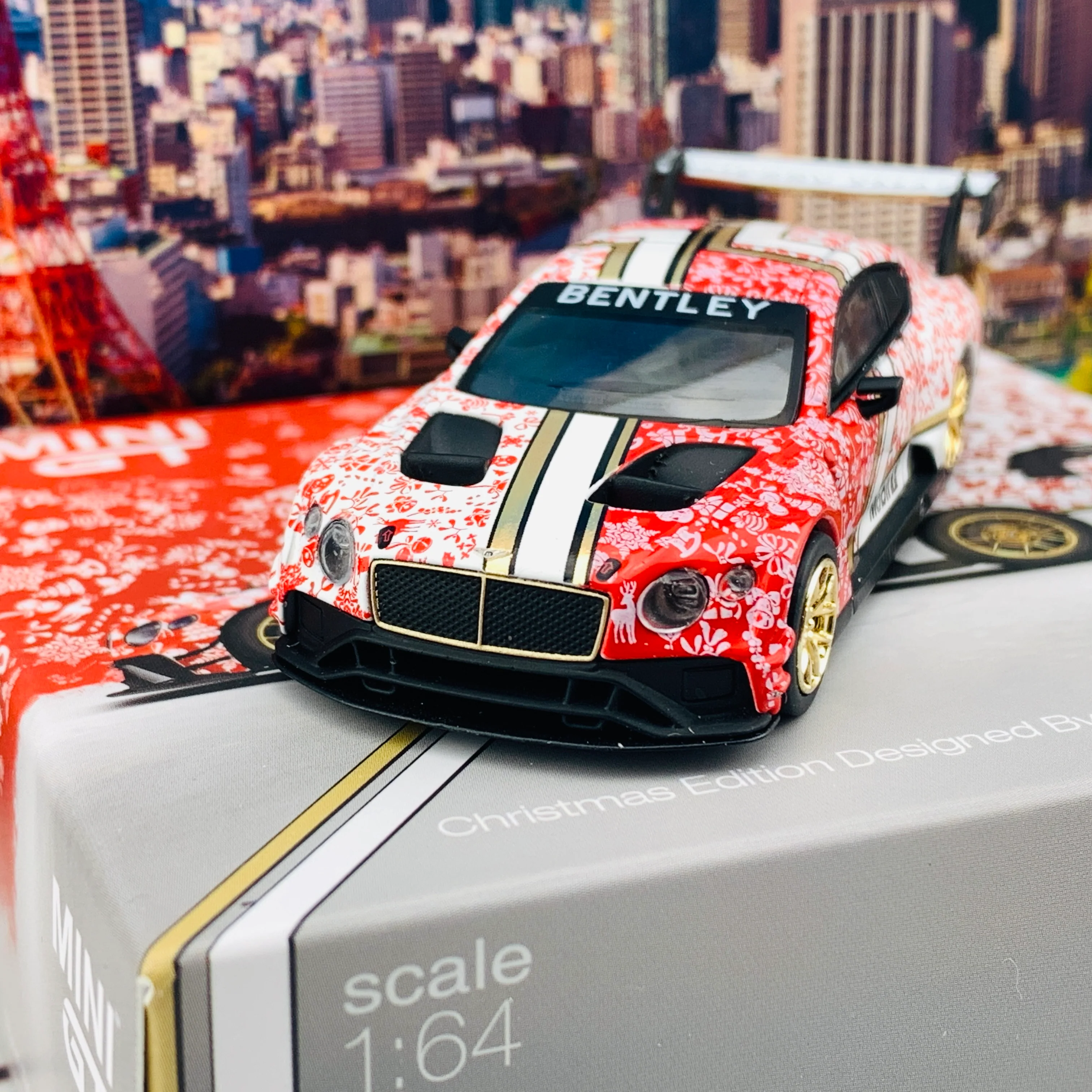 MINI GT 1/64 Bentley Continental GT3 Christmas Edition 2020 (RHD) MGT00188-R - Image 3