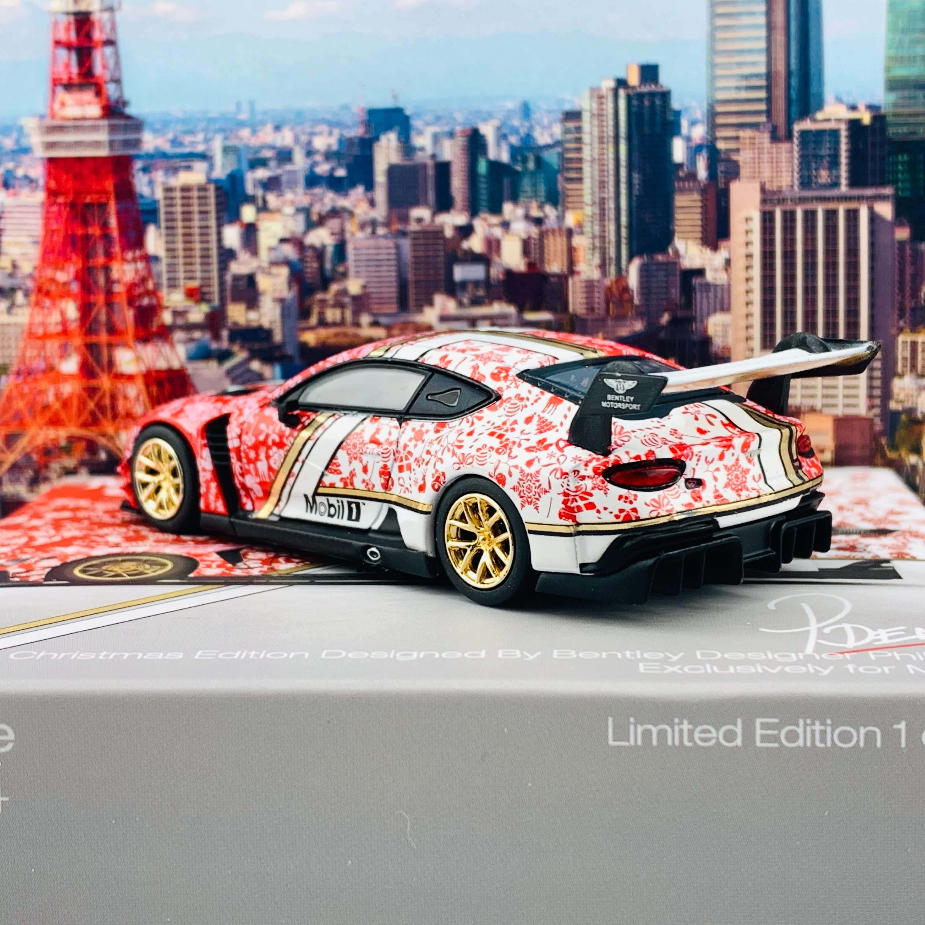 MINI GT 1/64 Bentley Continental GT3 Christmas Edition 2020 (RHD) MGT00188-R - Image 7