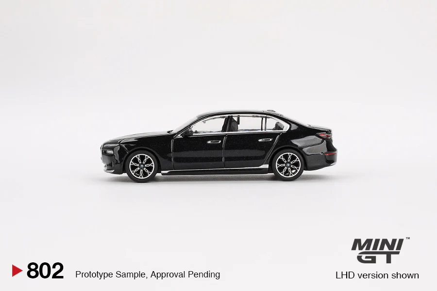 MINI GT 1/64 BMW i7 eDrive50 Black Sapphire MGT00802-L - Image 2
