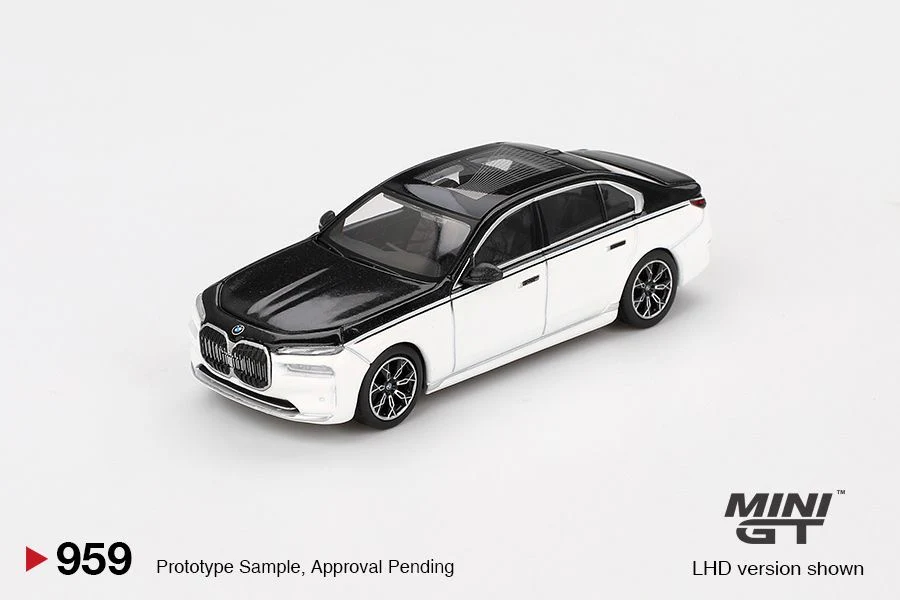 MINI GT 1/64 BMW i7 xDrive60 Alpine White / Black Sapphire MGT00959-BL - Image 2