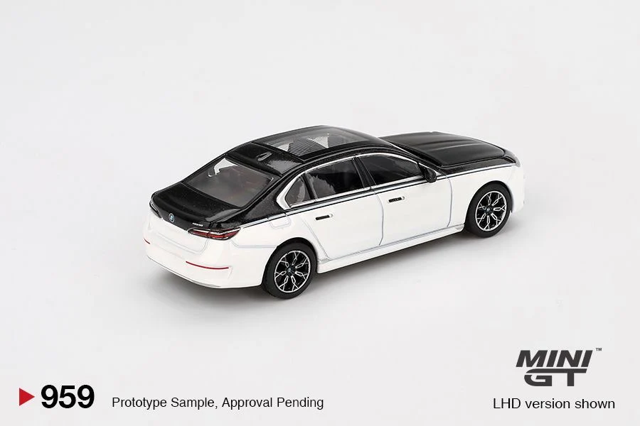 MINI GT 1/64 BMW i7 xDrive60 Alpine White / Black Sapphire MGT00959-BL - Image 3