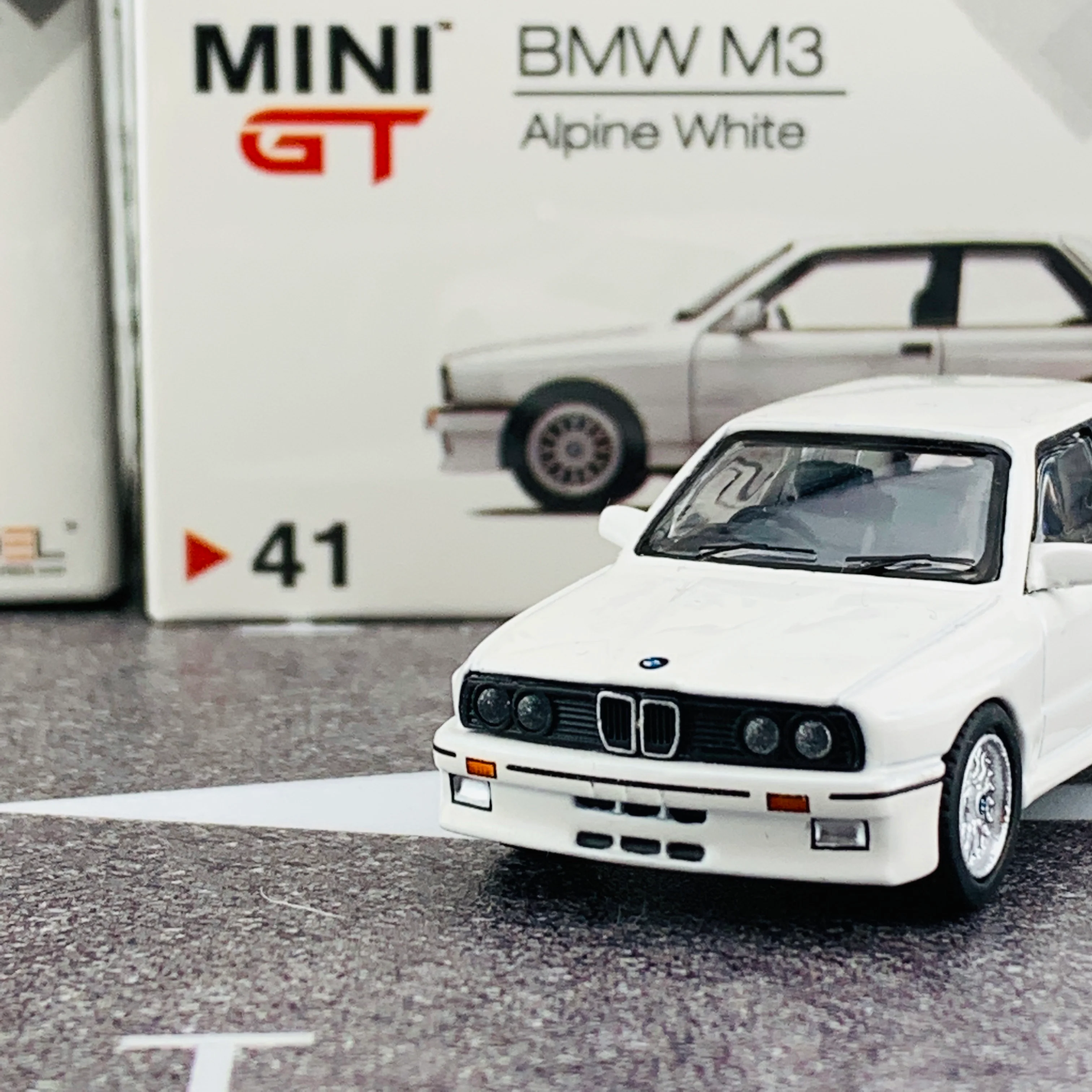 MINI GT 1/64 BMW M3 (E30) Alpine White RHD MGT00041-R - Image 3