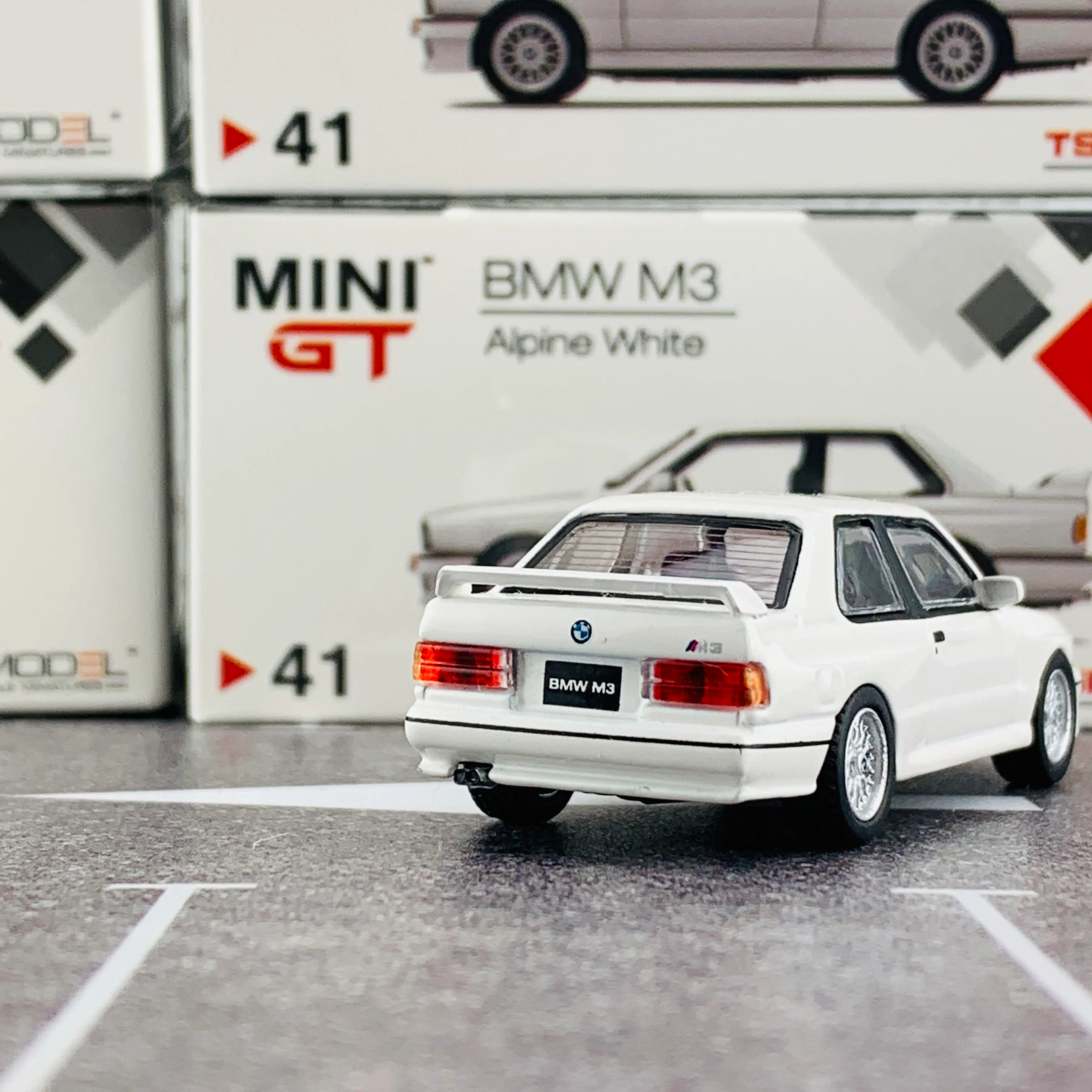 MINI GT 1/64 BMW M3 (E30) Alpine White RHD MGT00041-R - Image 5
