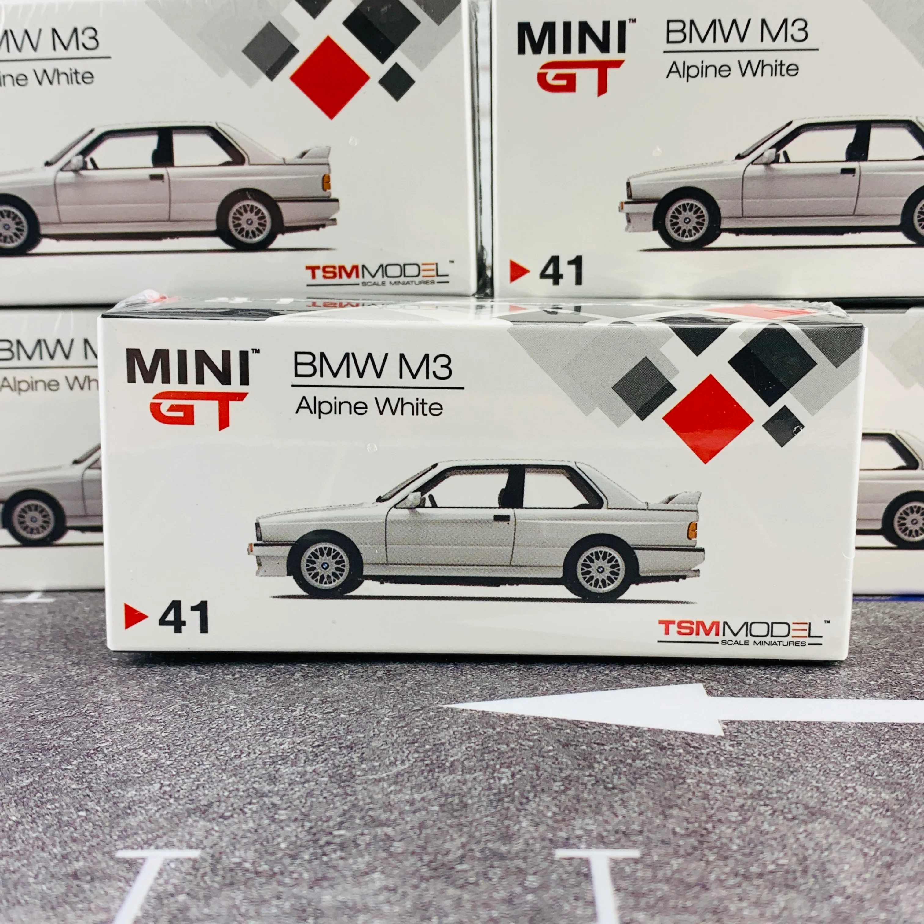 MINI GT 1/64 BMW M3 (E30) Alpine White RHD MGT00041-R - Image 7