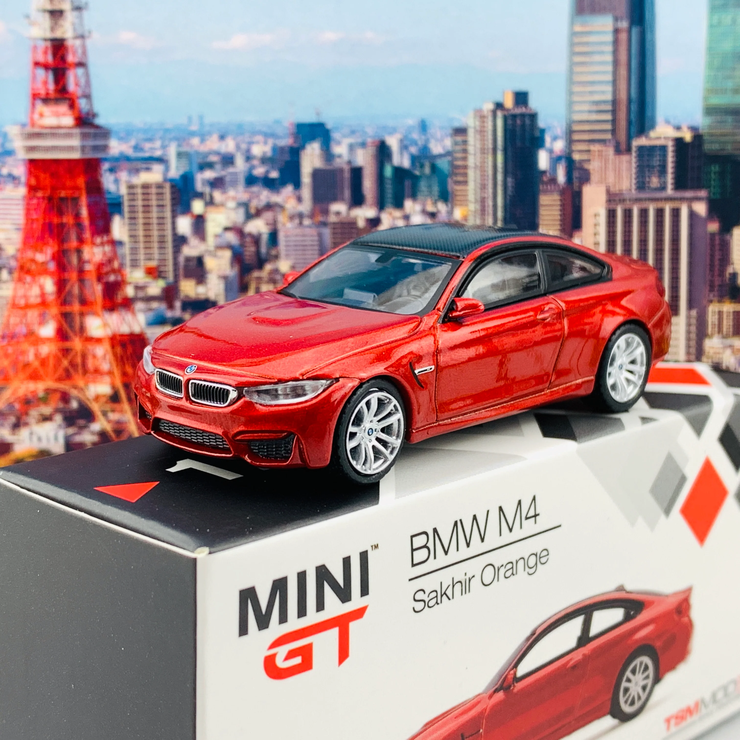 MINI GT 1/64  BMW M4 (F82) Sakhir Orange LHD MGT00121-L - Image 2