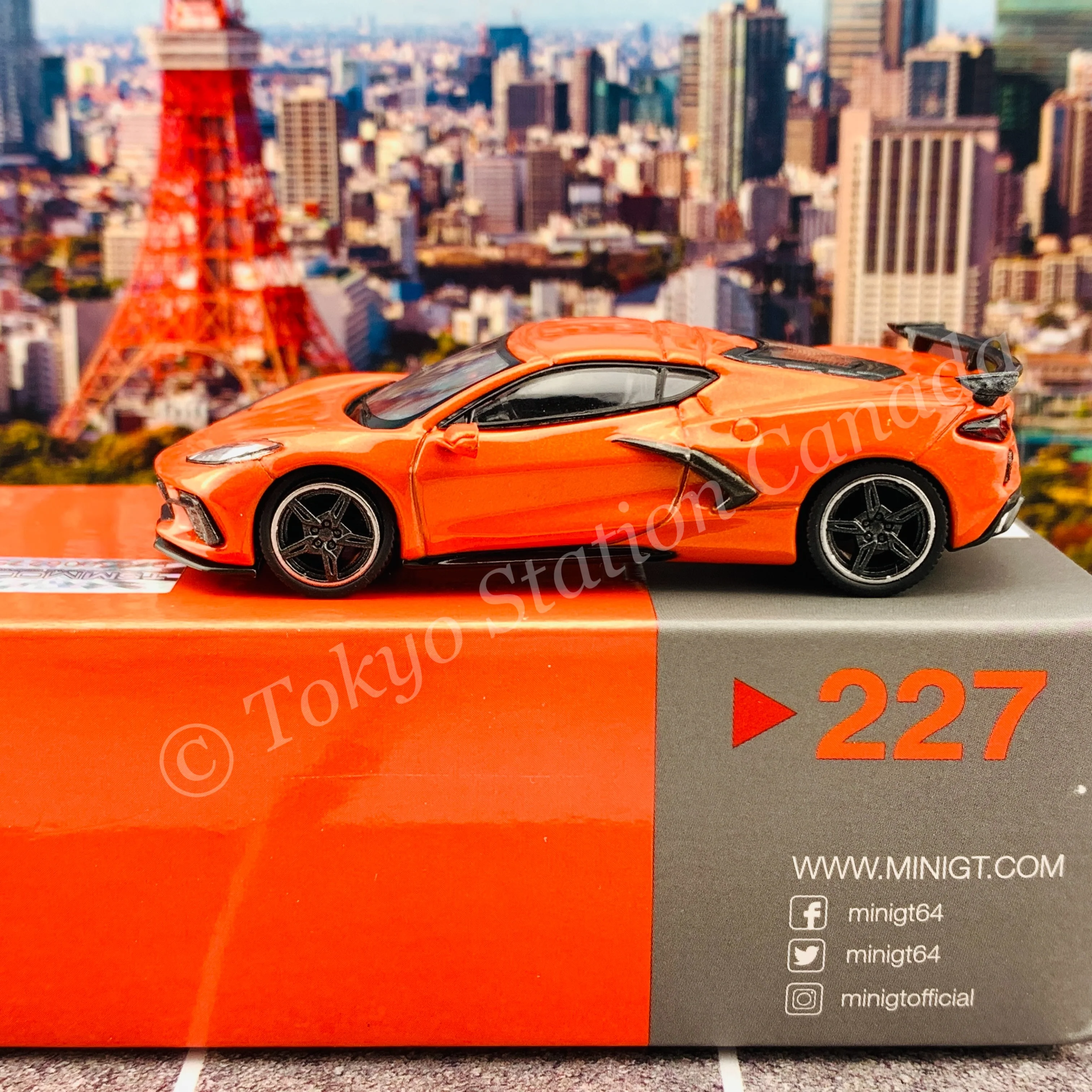 MINI GT 1/64 Chevrolet Corvette Stingray 2020 Sebring Orange Tintcoat LHD MGT00227-L - Image 2