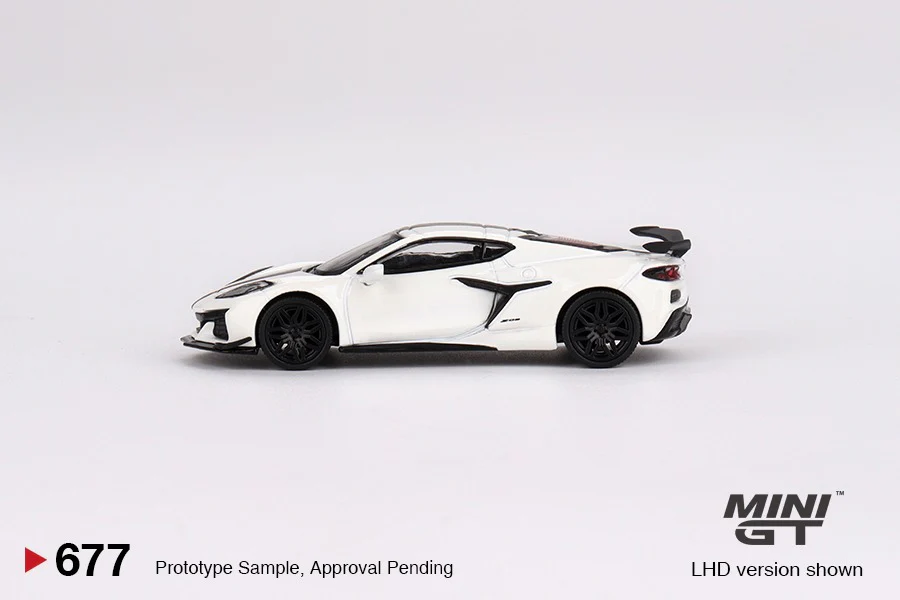 MINI GT 1/64 Chevrolet Corvette Z06 2023 Arctic White LHD MGT00677-L - Image 2