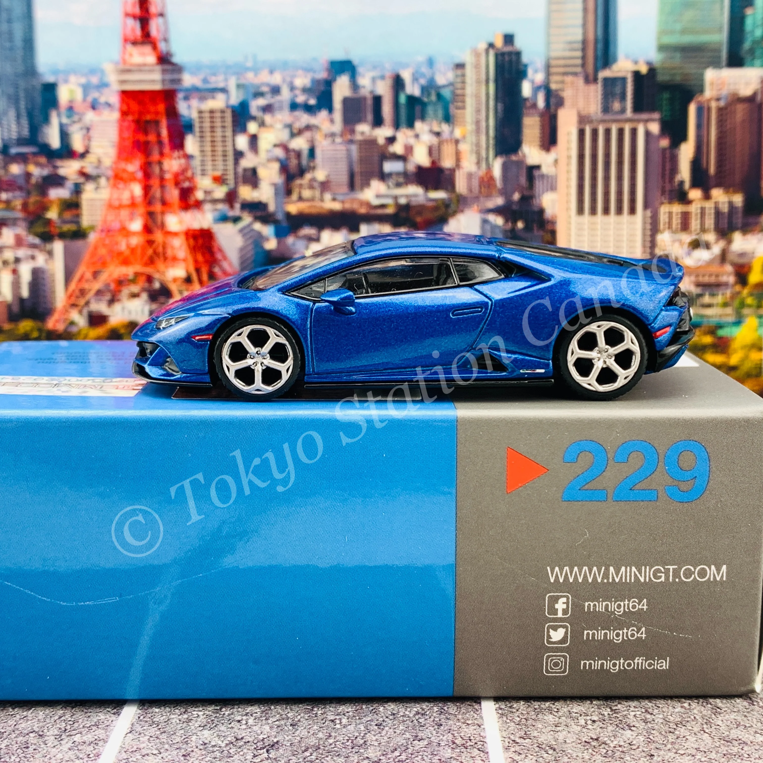 MINI GT 1/64 Lamborghini Huracán EVO  Blu Eleos LHD MGT00229-L - Image 2