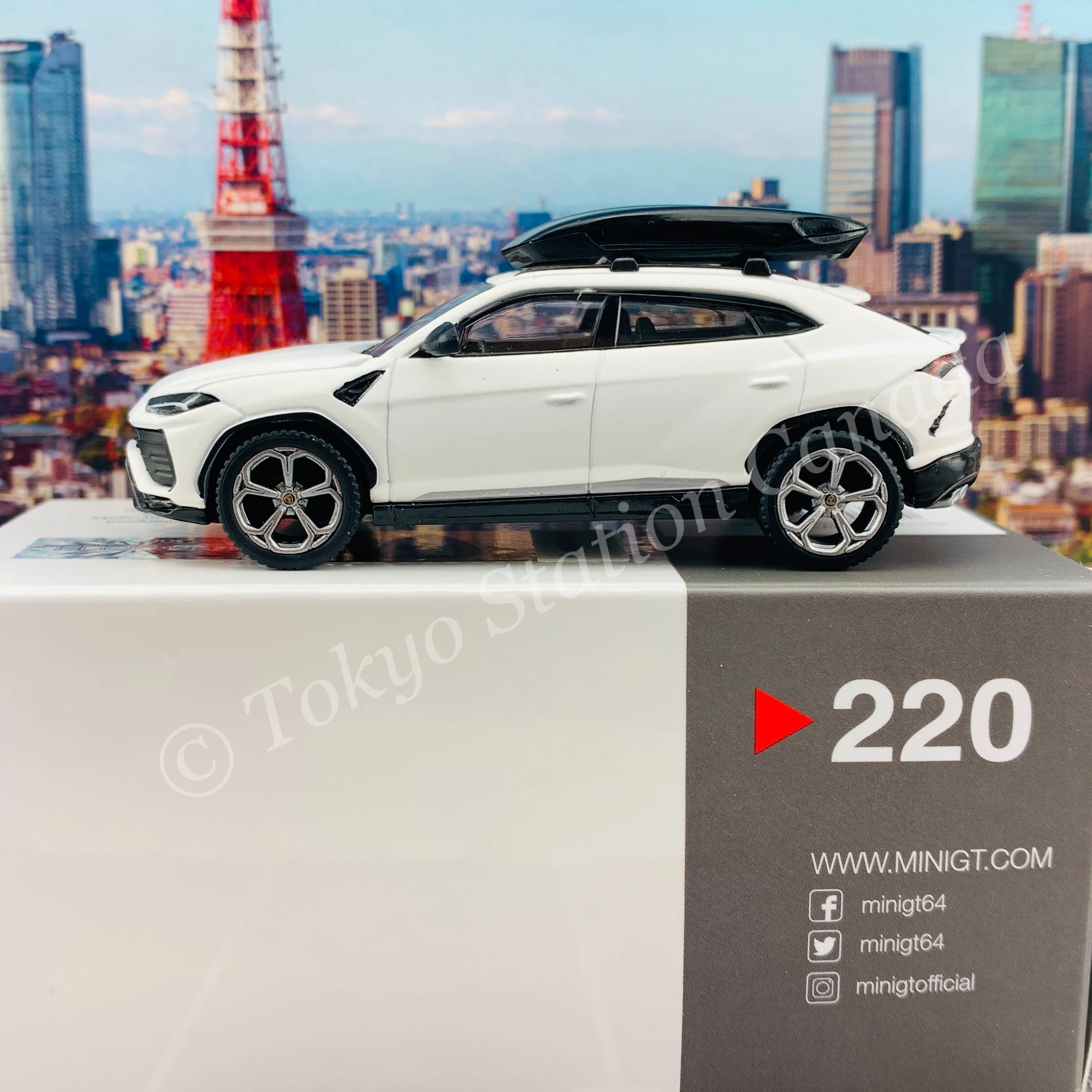 MINI GT 1/64 Lamborghini Urus Bianco Monocerus Matt w/ Roof Box RHD MGT00220-R - Image 2