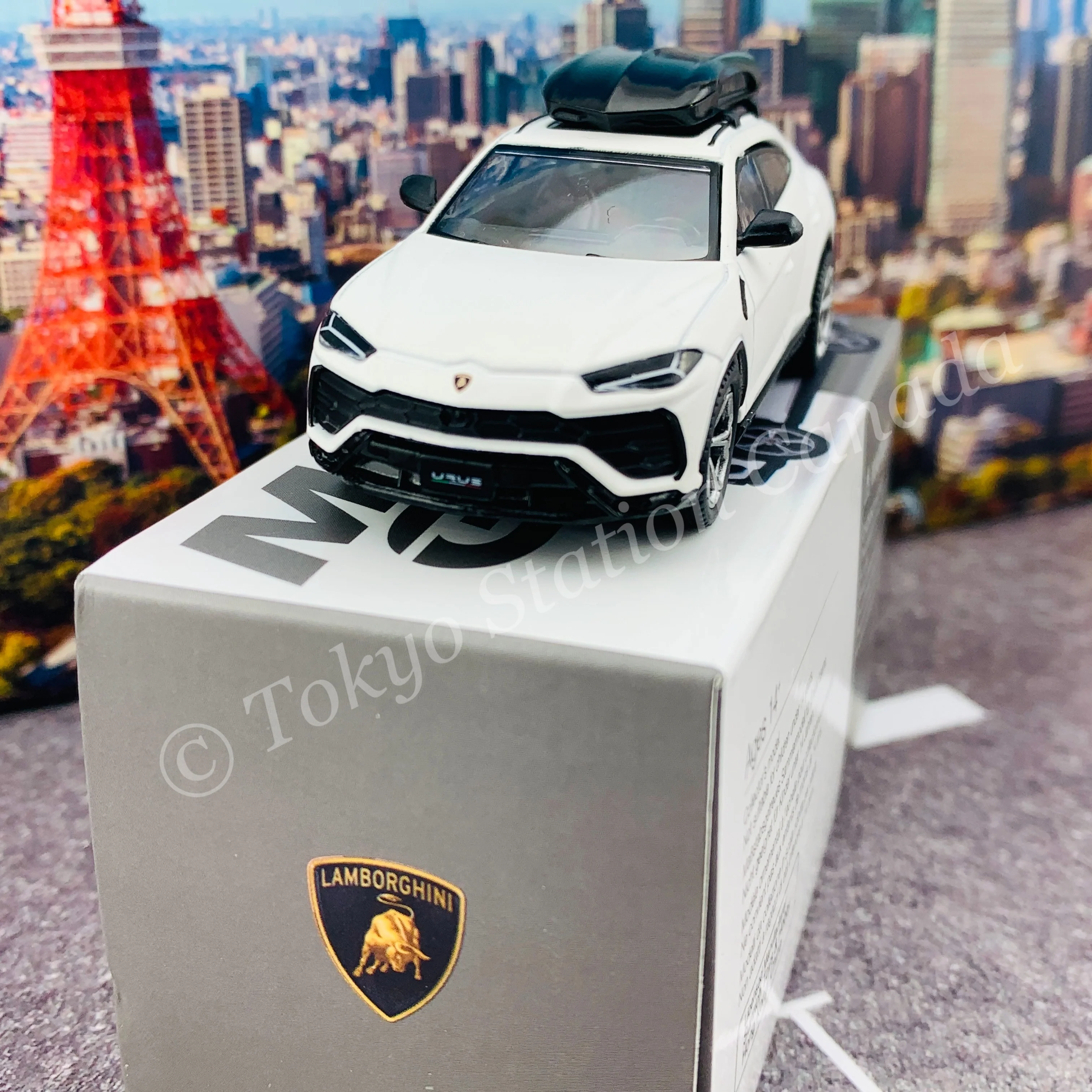 MINI GT 1/64 Lamborghini Urus Bianco Monocerus Matt w/ Roof Box RHD MGT00220-R - Image 3