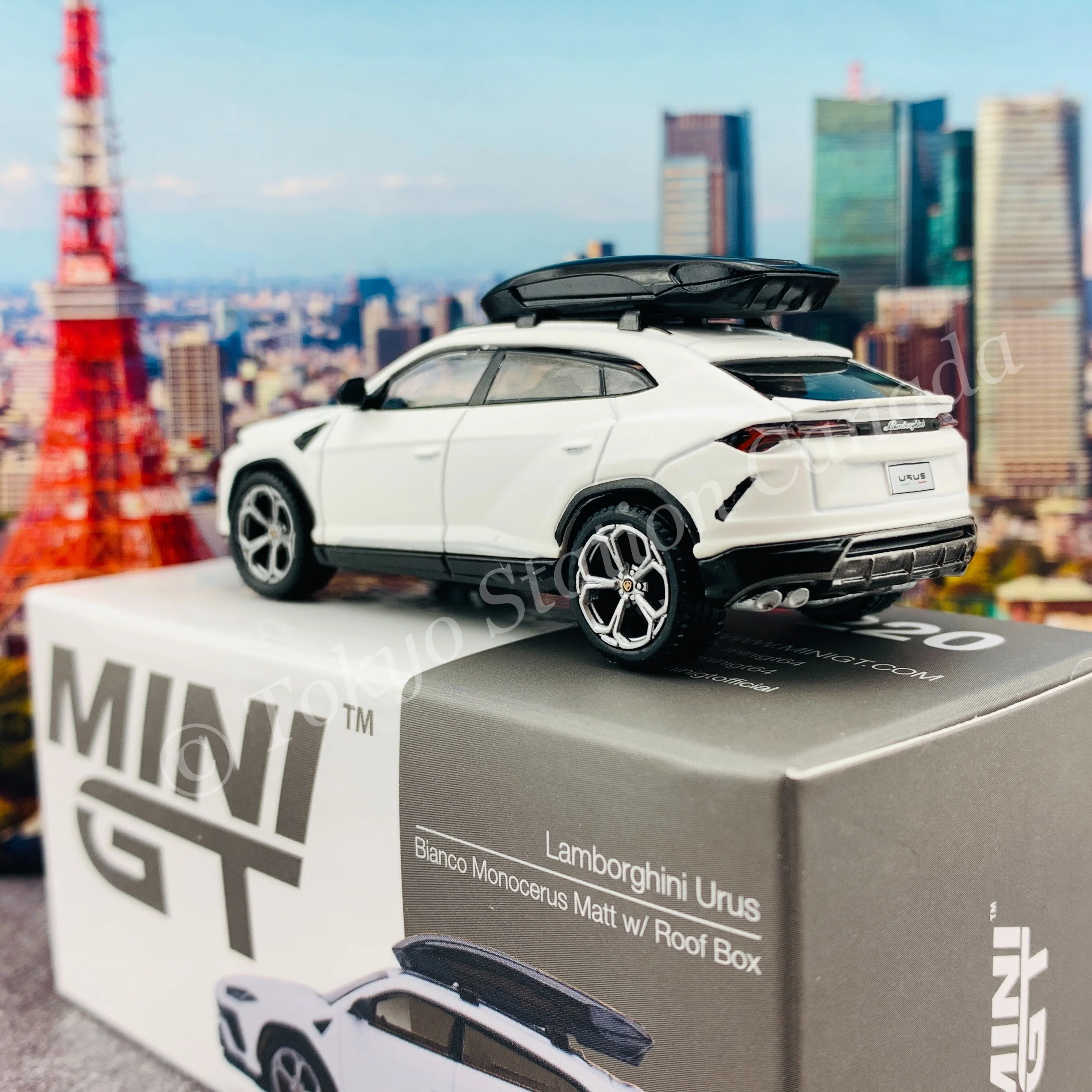 MINI GT 1/64 Lamborghini Urus Bianco Monocerus Matt w/ Roof Box RHD MGT00220-R - Image 5