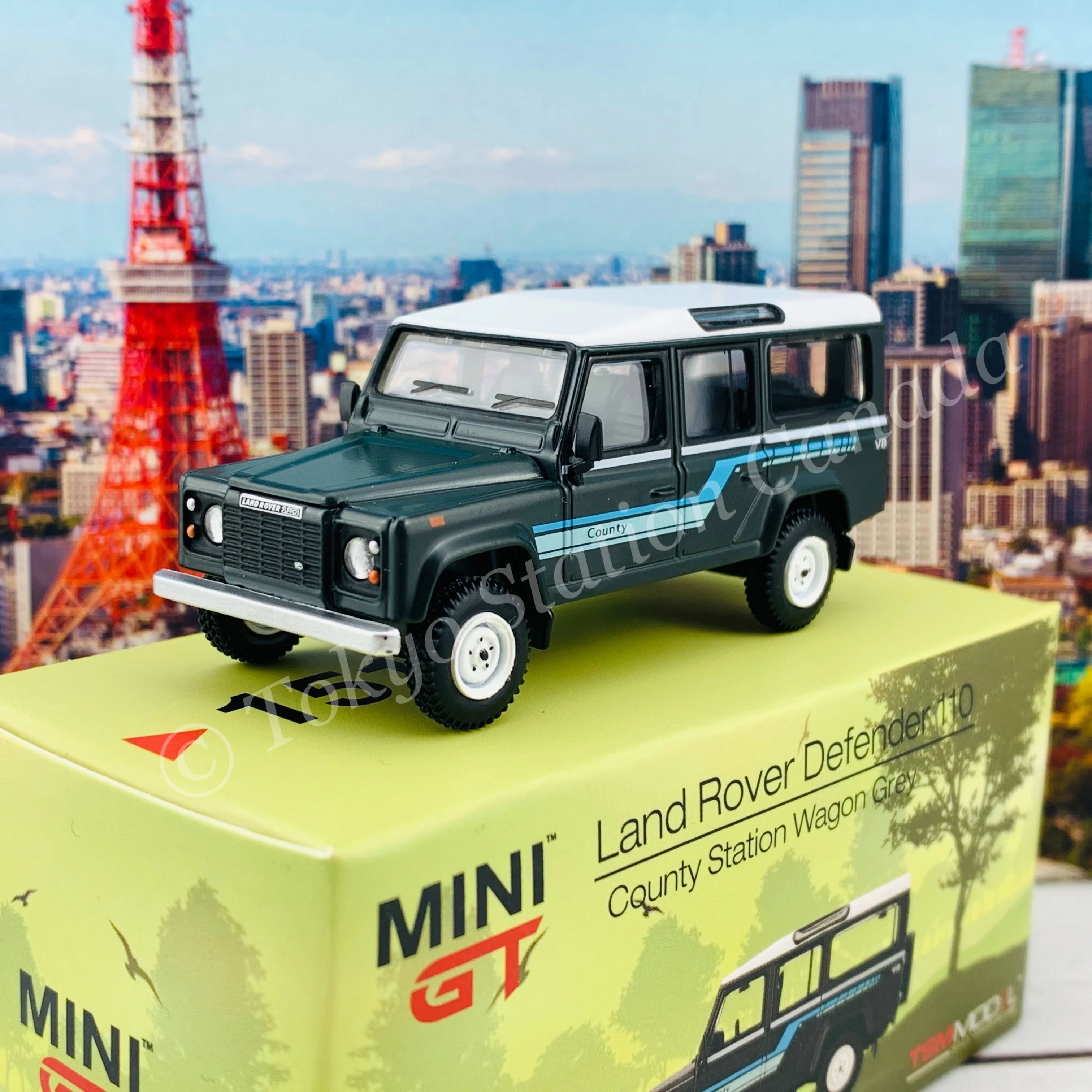 MINI GT 1/64 Land Rover Defender 110  1985 County Station Wagon Grey RHD MGT00151-R - Image 2