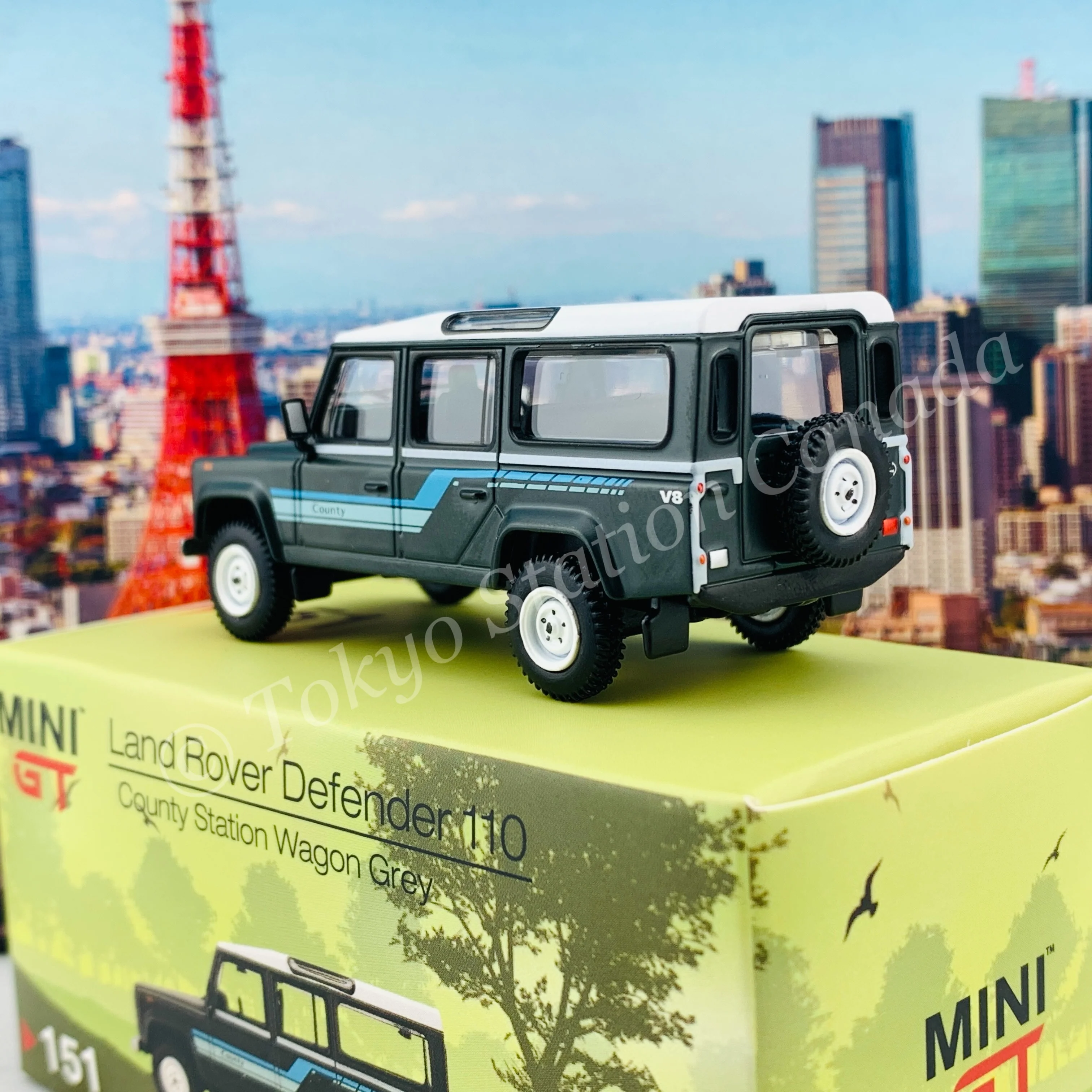 MINI GT 1/64 Land Rover Defender 110  1985 County Station Wagon Grey RHD MGT00151-R - Image 4