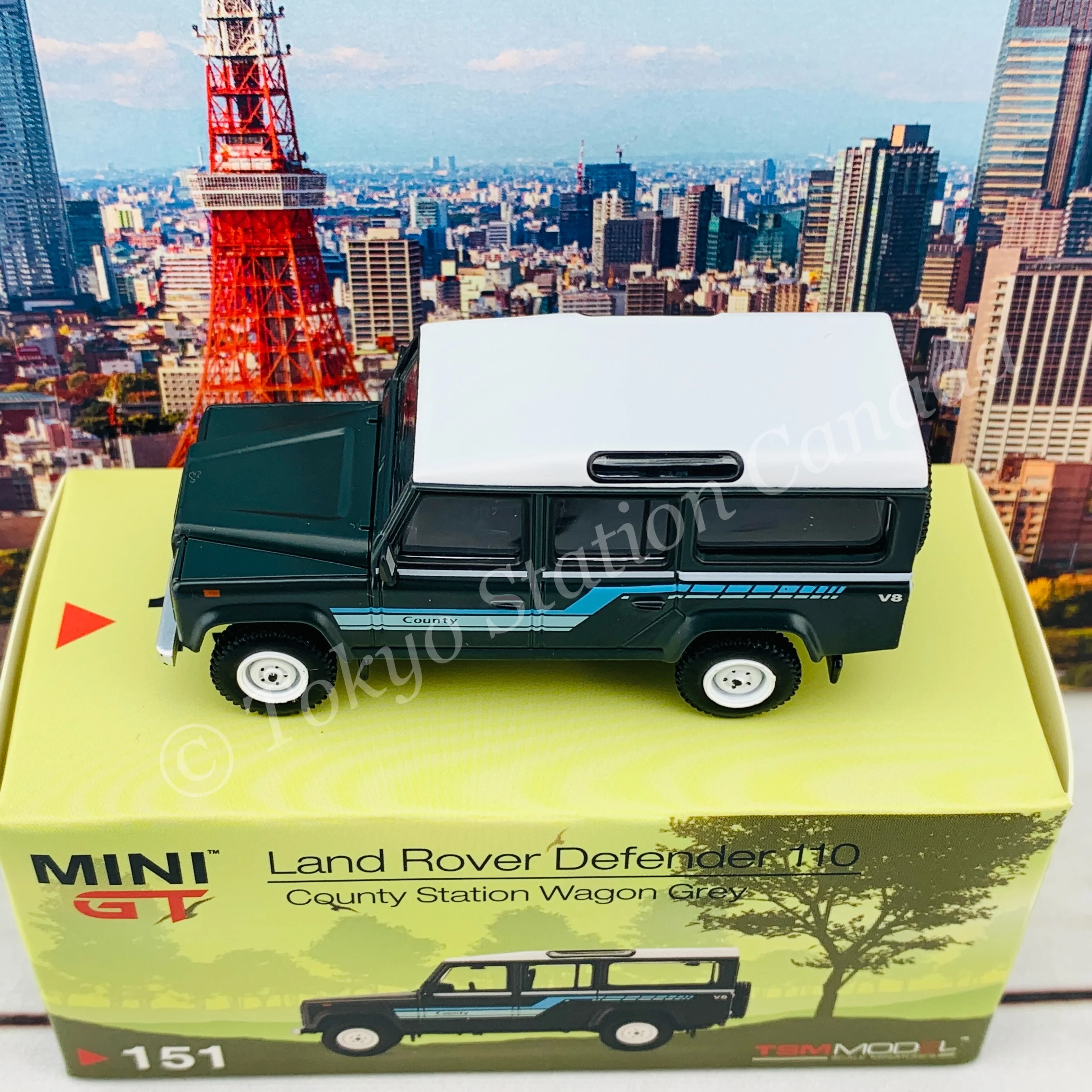MINI GT 1/64 Land Rover Defender 110  1985 County Station Wagon Grey RHD MGT00151-R - Image 5