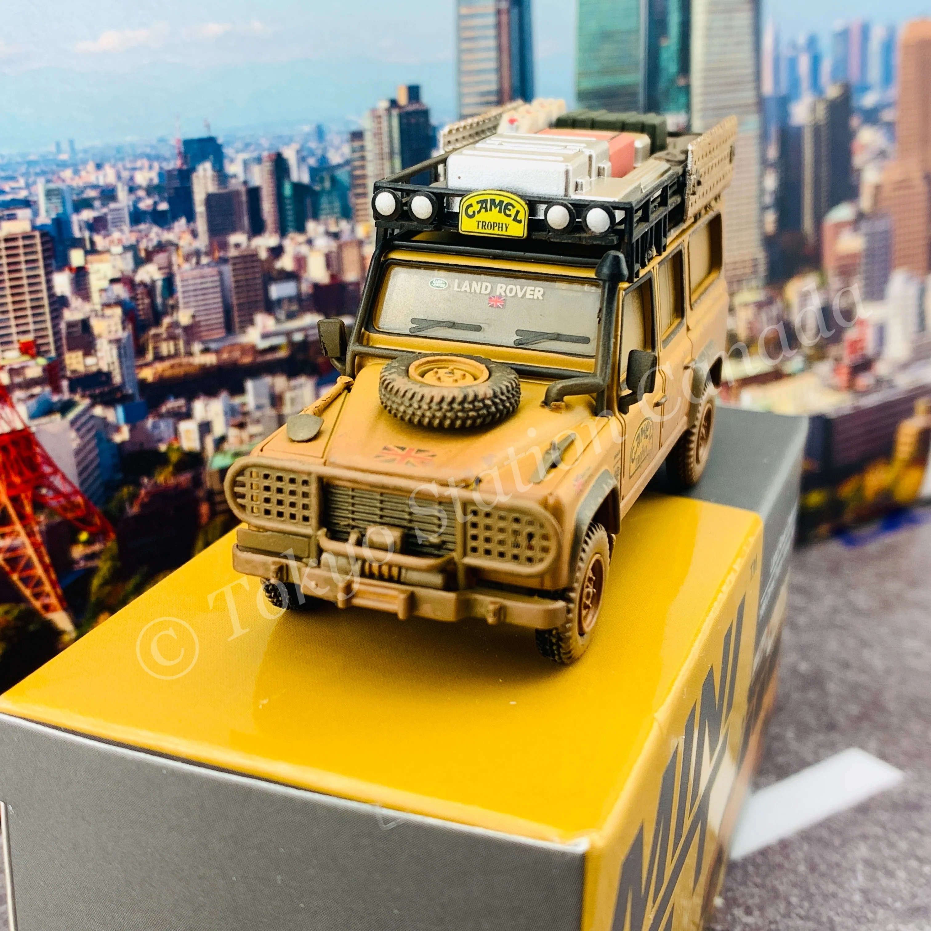 MINI GT 1/64 Land Rover Defender 110 (1989 Camel Trophy Winner Team UK) RHD MGT00221-R - Image 3