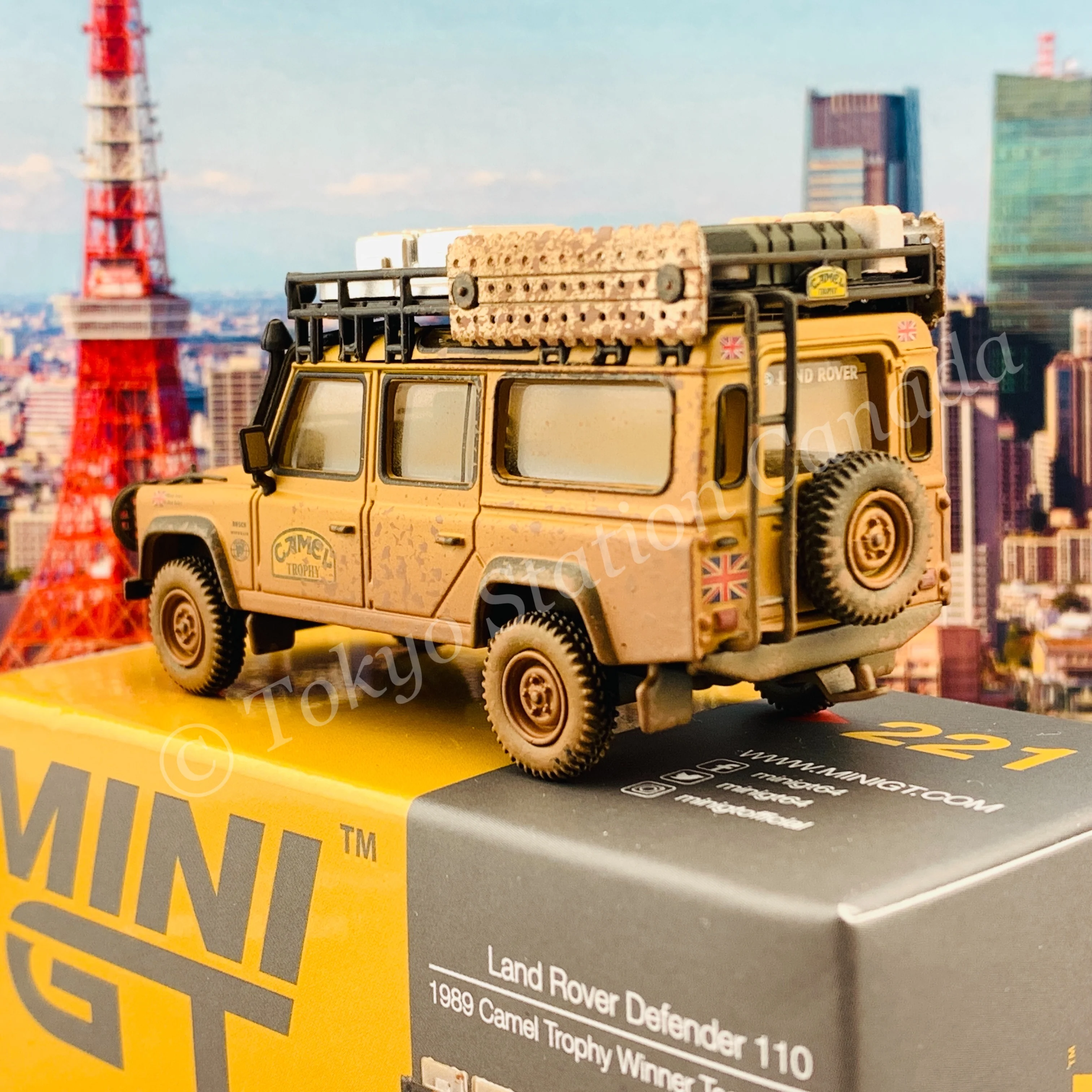 MINI GT 1/64 Land Rover Defender 110 (1989 Camel Trophy Winner Team UK) RHD MGT00221-R - Image 4