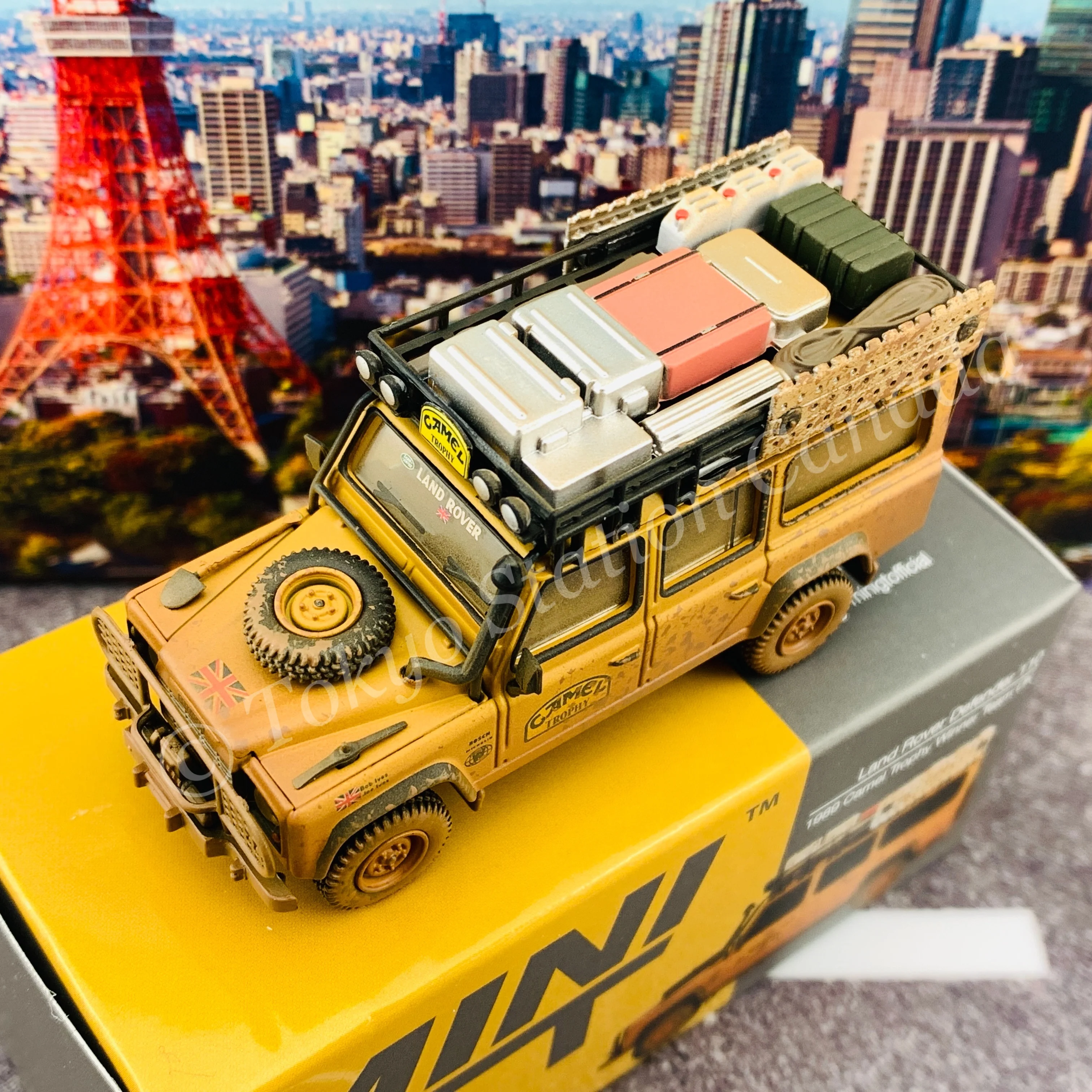 MINI GT 1/64 Land Rover Defender 110 (1989 Camel Trophy Winner Team UK) RHD MGT00221-R - Image 5