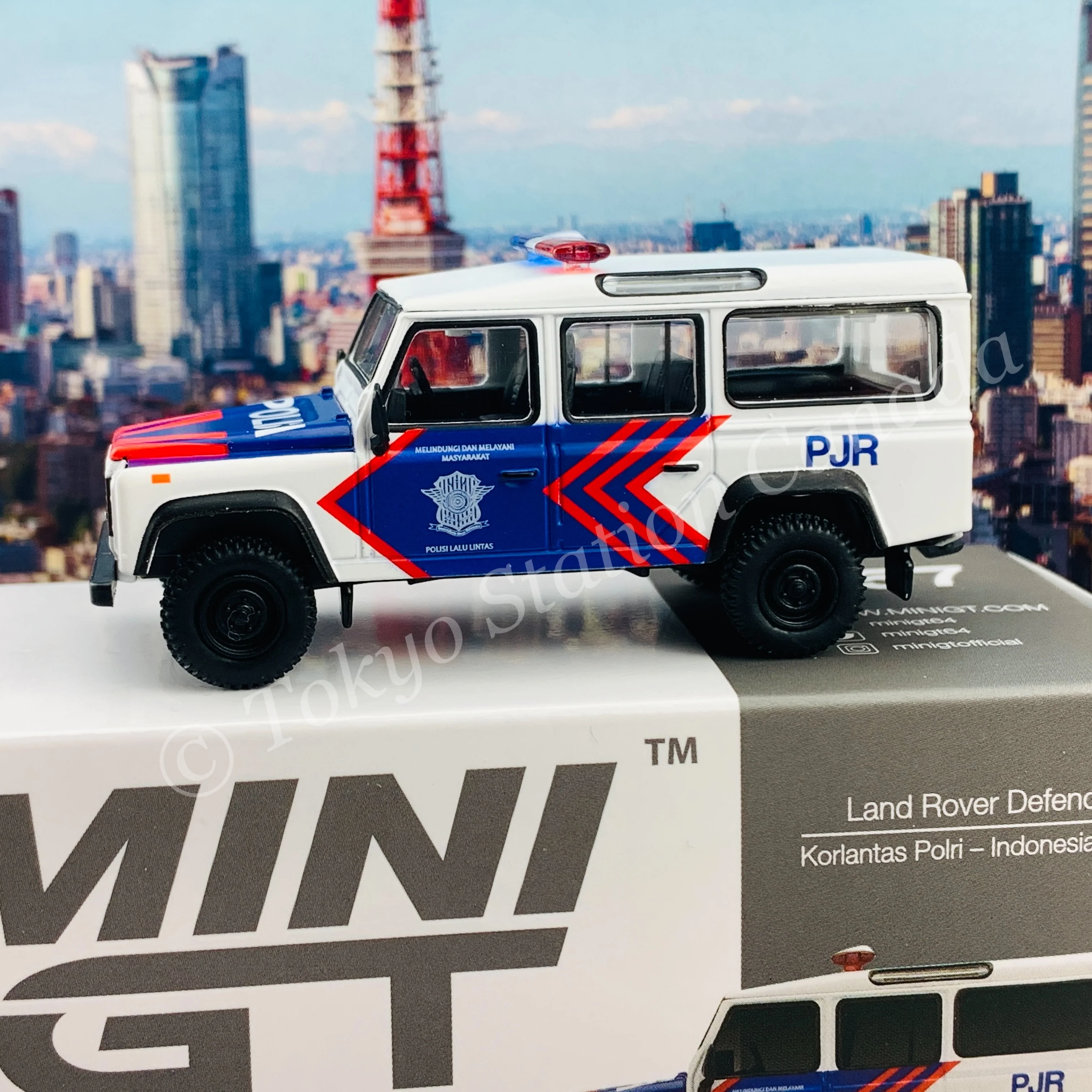 MINI GT 1/64 Land Rover Defender 110 Korlantas (Indonesia National Traffic Police) EMS Exclusive MGT00157-R - Image 2