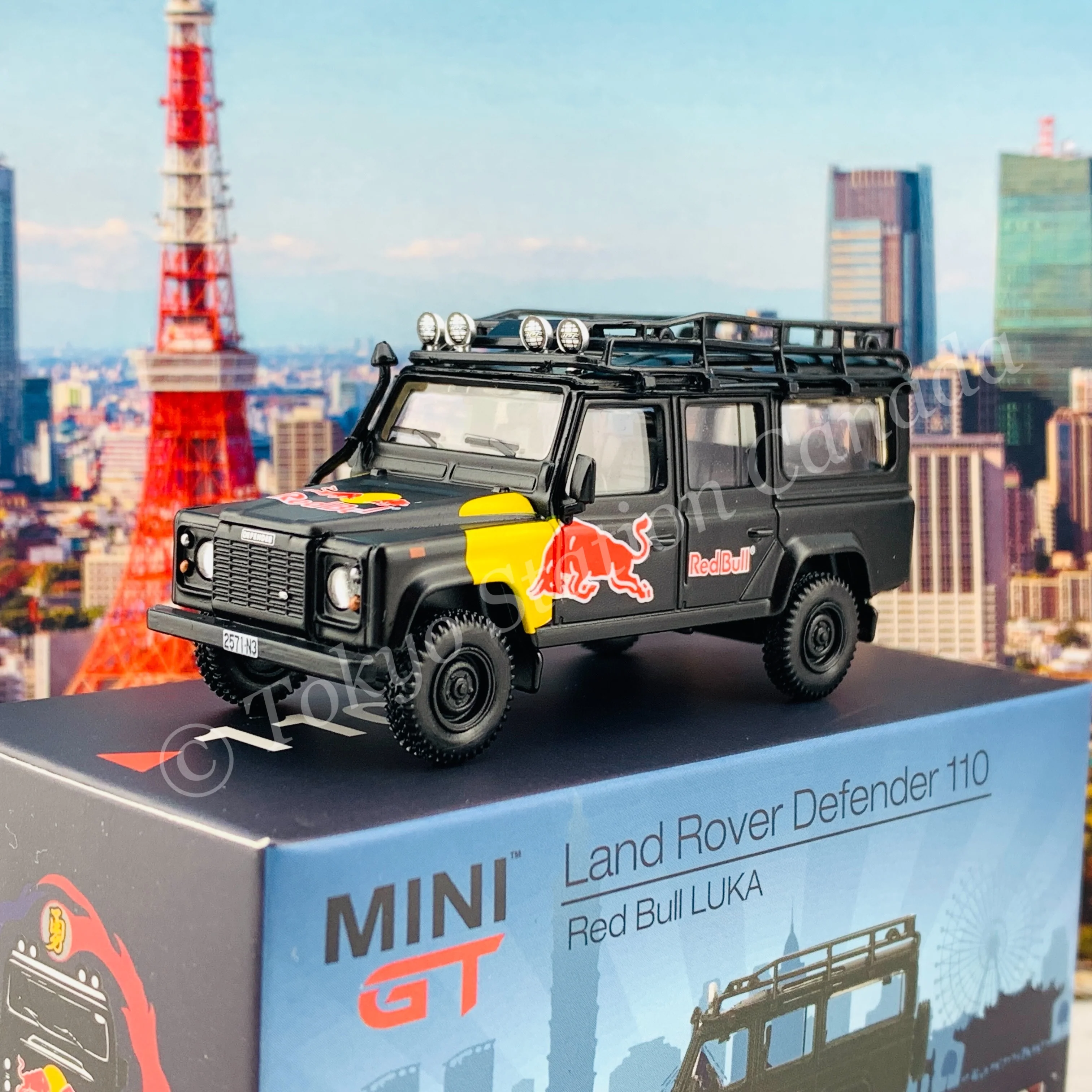 MINI GT 1/64 Land Rover Defender 110 Red Bull LUKA LHD MGT000110-L - Image 2