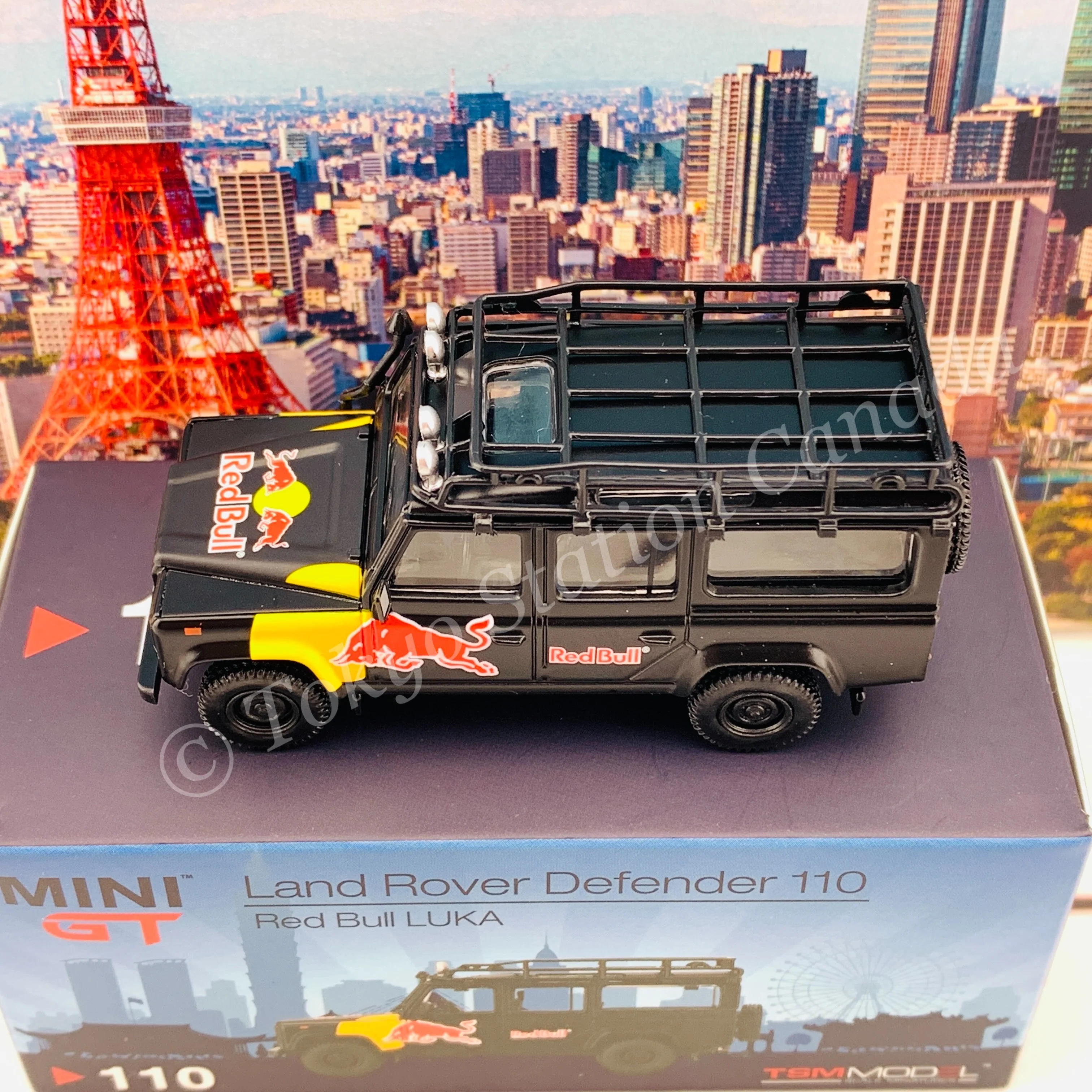 MINI GT 1/64 Land Rover Defender 110 Red Bull LUKA LHD MGT000110-L - Image 4