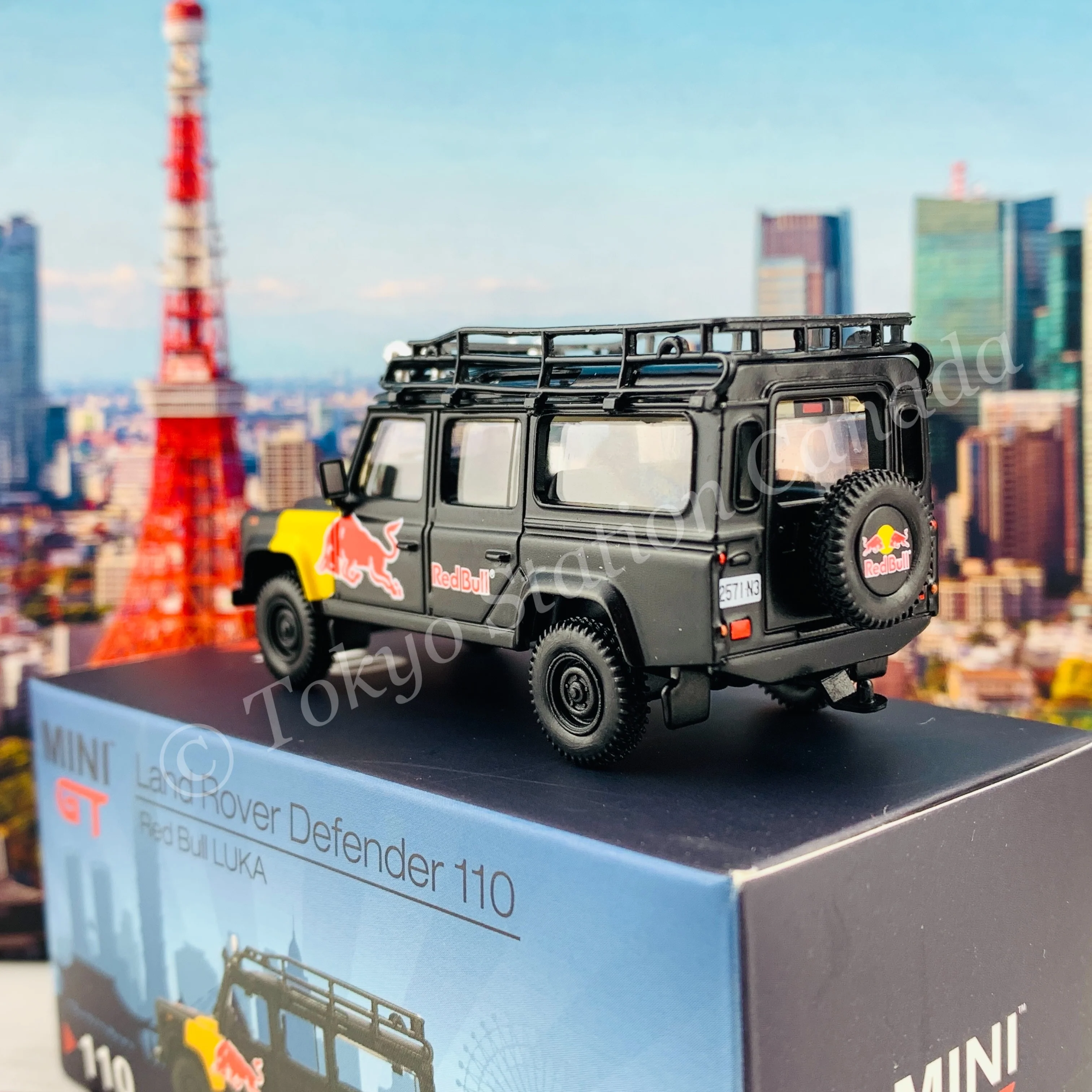 MINI GT 1/64 Land Rover Defender 110 Red Bull LUKA LHD MGT000110-L - Image 5