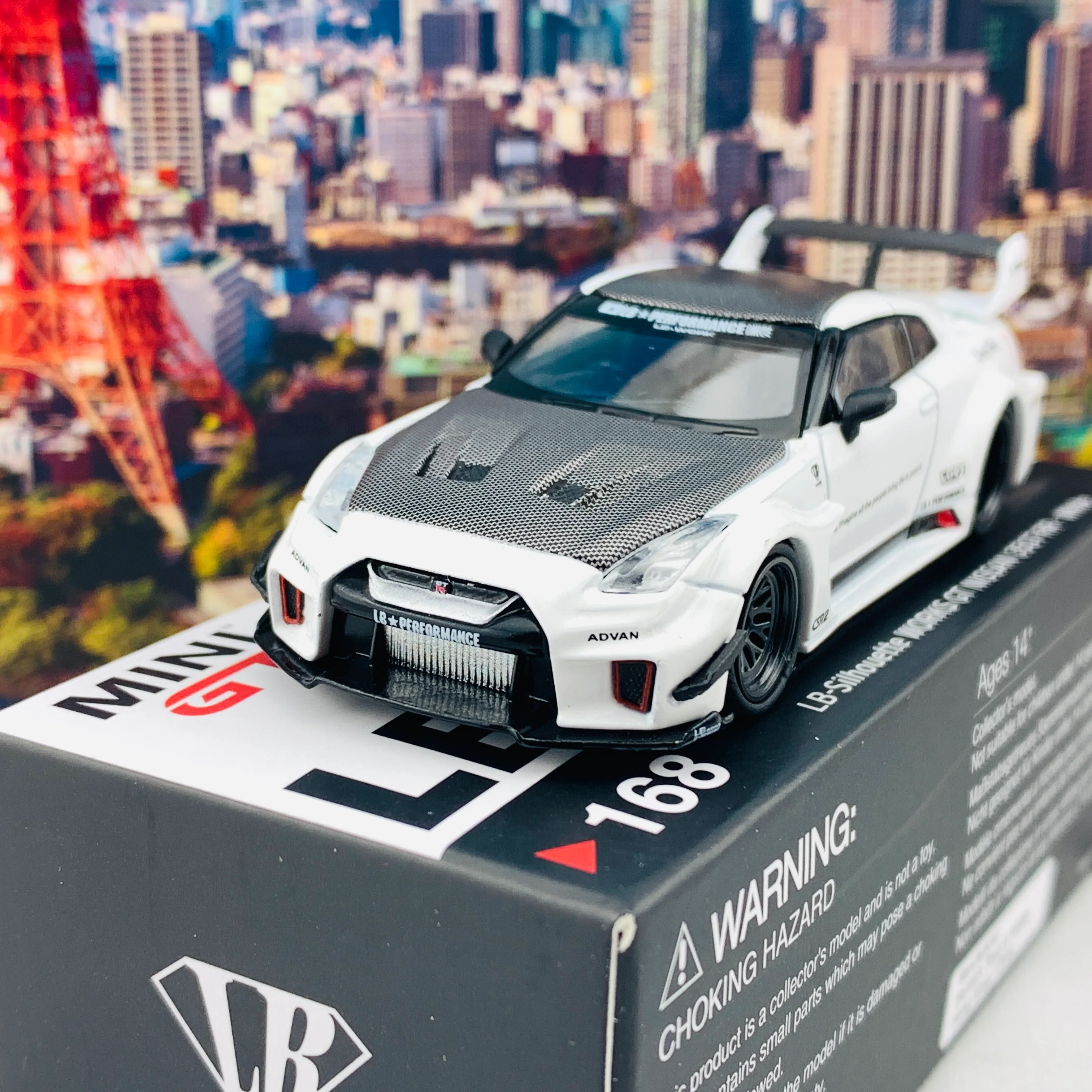 MINI GT 1/64 LB-Silhouette WORKS GT NISSAN 35GT-RR Ver.1 White RHD MGT00168-R - Image 3