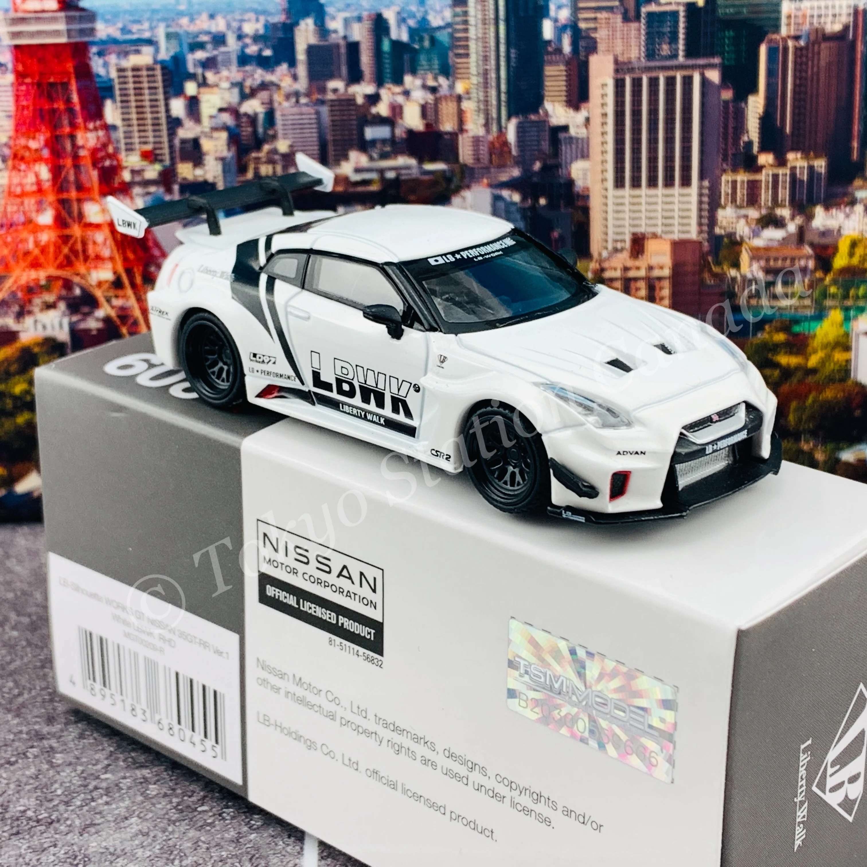 MINI GT 1/64 LB-Silhouette WORKS GT NISSAN 35GT-RR  Ver.2  White LBWK RHD MGT00209-R - Image 5