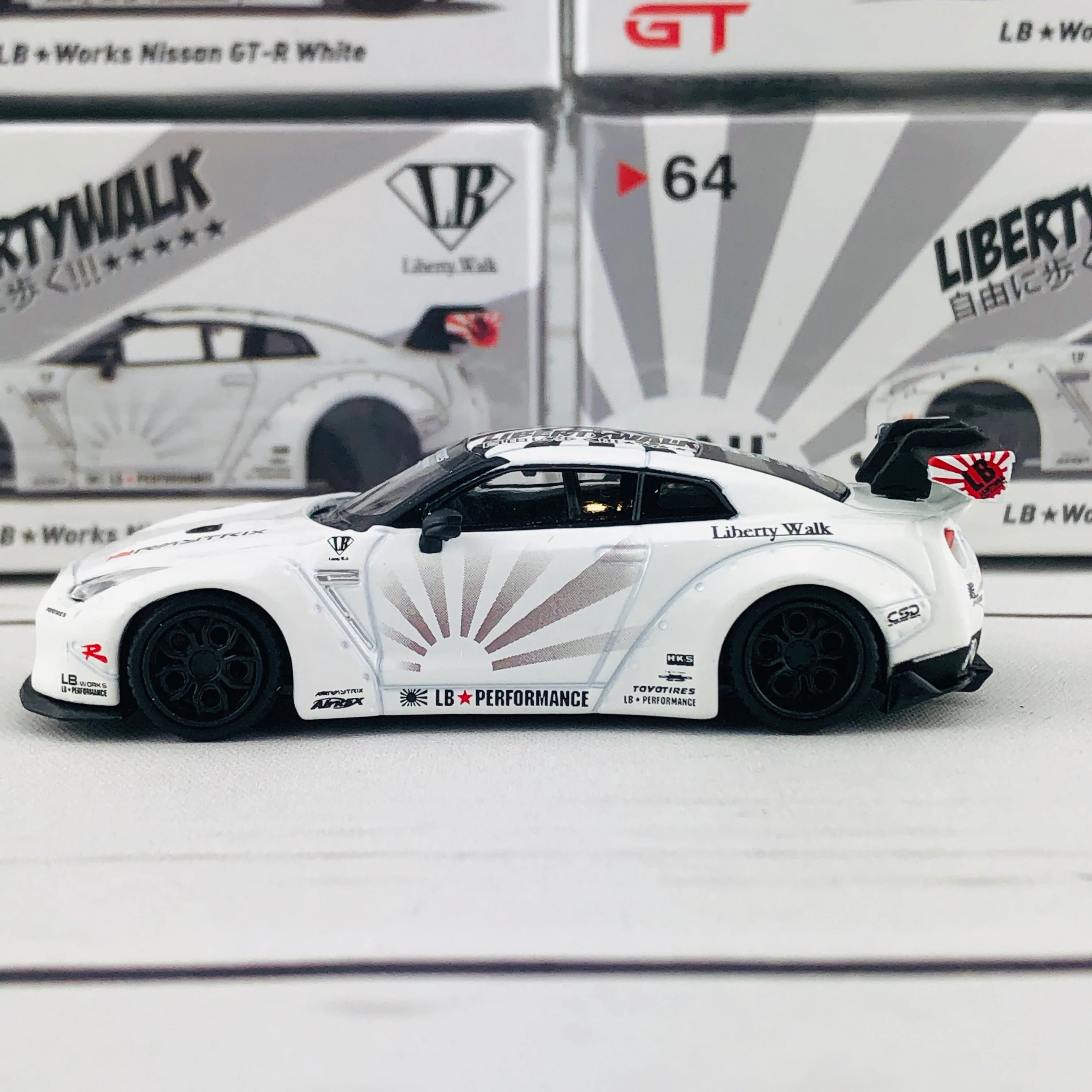 MINI GT 1/64 LB★WORKS Nissan GT-R (R35) Type 1 , Rear Wing ver 1+2 White RHD MGT00064-R - Image 2