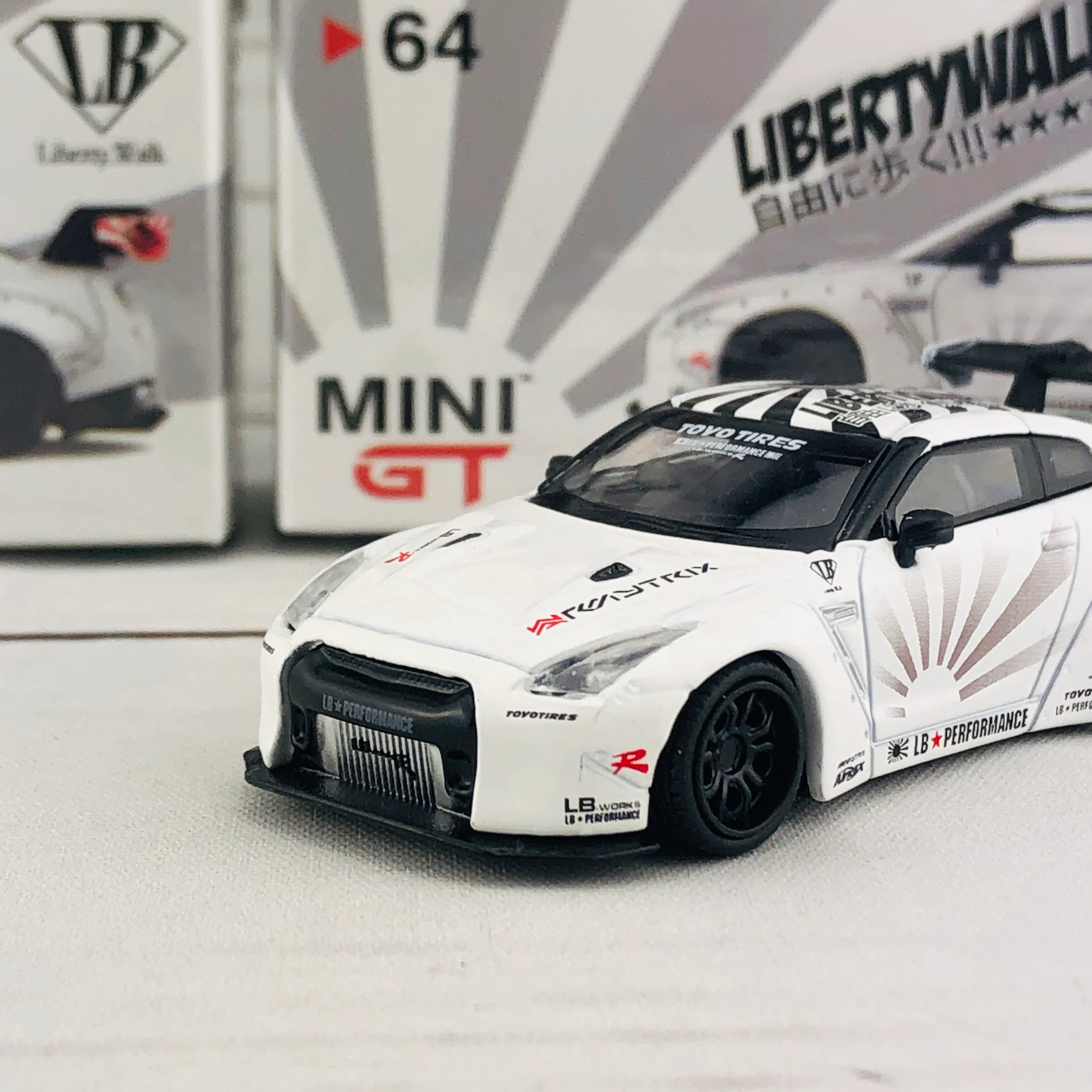 MINI GT 1/64 LB★WORKS Nissan GT-R (R35) Type 1 , Rear Wing ver 1+2 White RHD MGT00064-R - Image 3