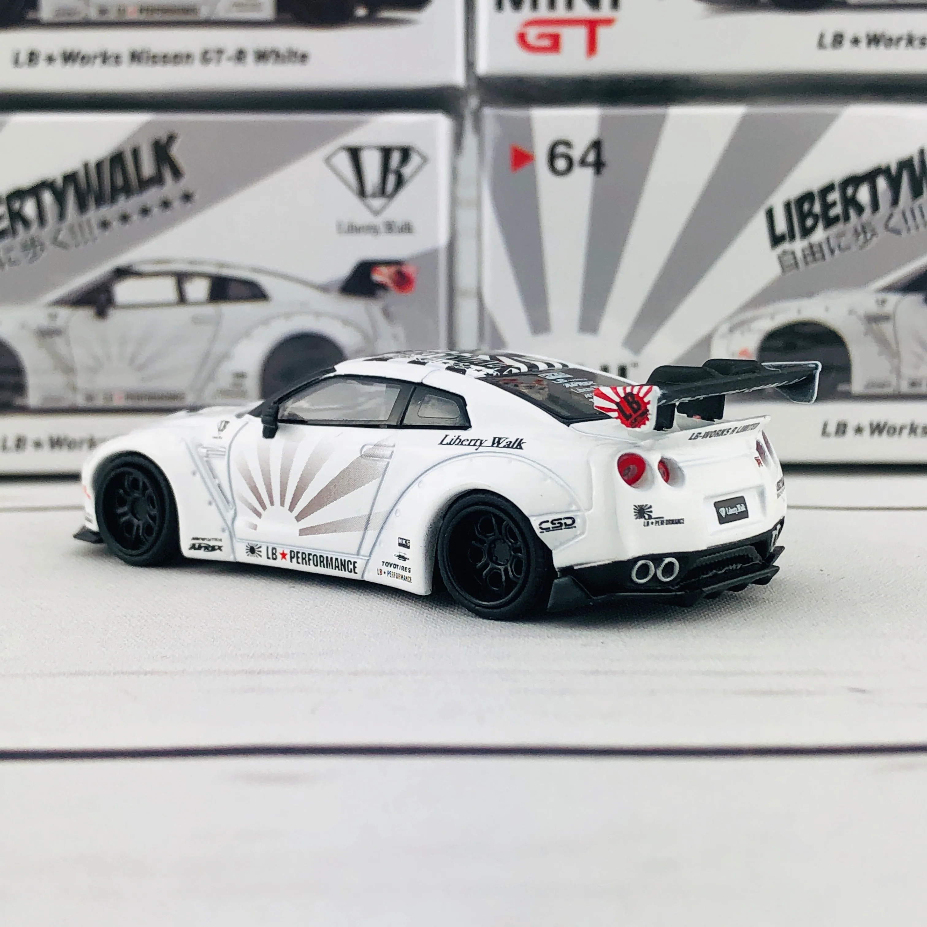 MINI GT 1/64 LB★WORKS Nissan GT-R (R35) Type 1 , Rear Wing ver 1+2 White RHD MGT00064-R - Image 4