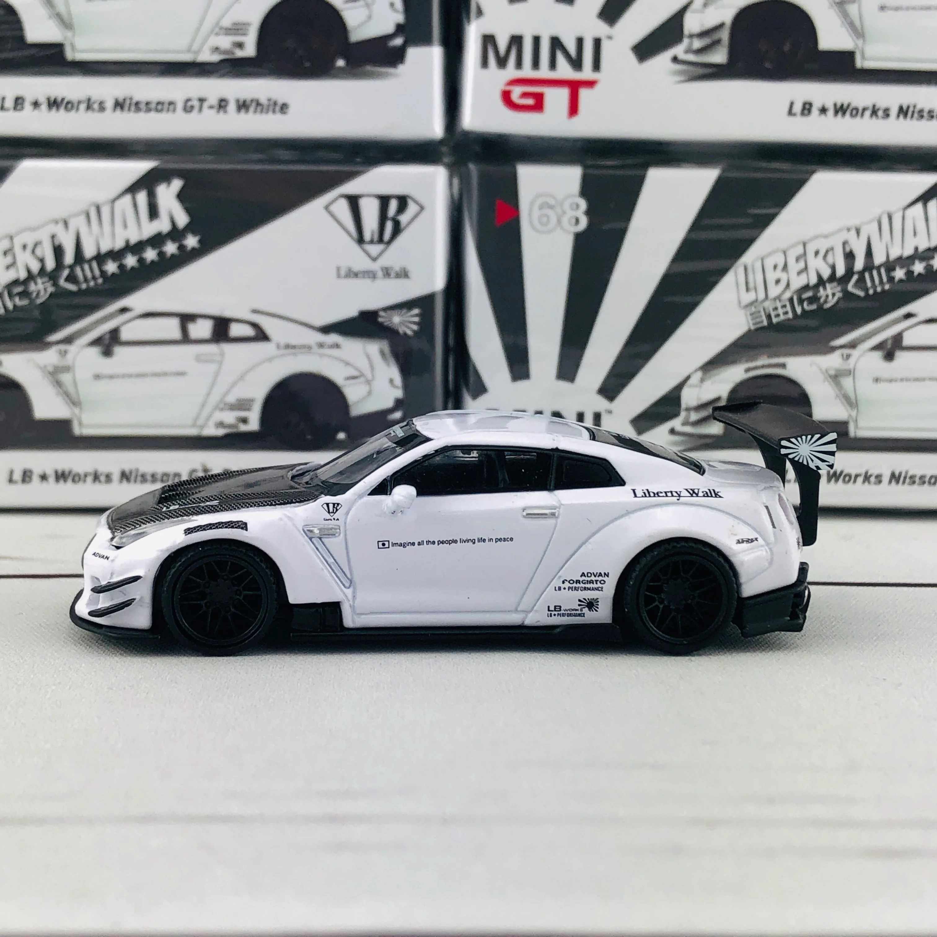 MINI GT 1/64 LB★WORKS Nissan GT-R R35 Type 2 Rear Wing ver 3 White RHD MGT00068-R - Image 2