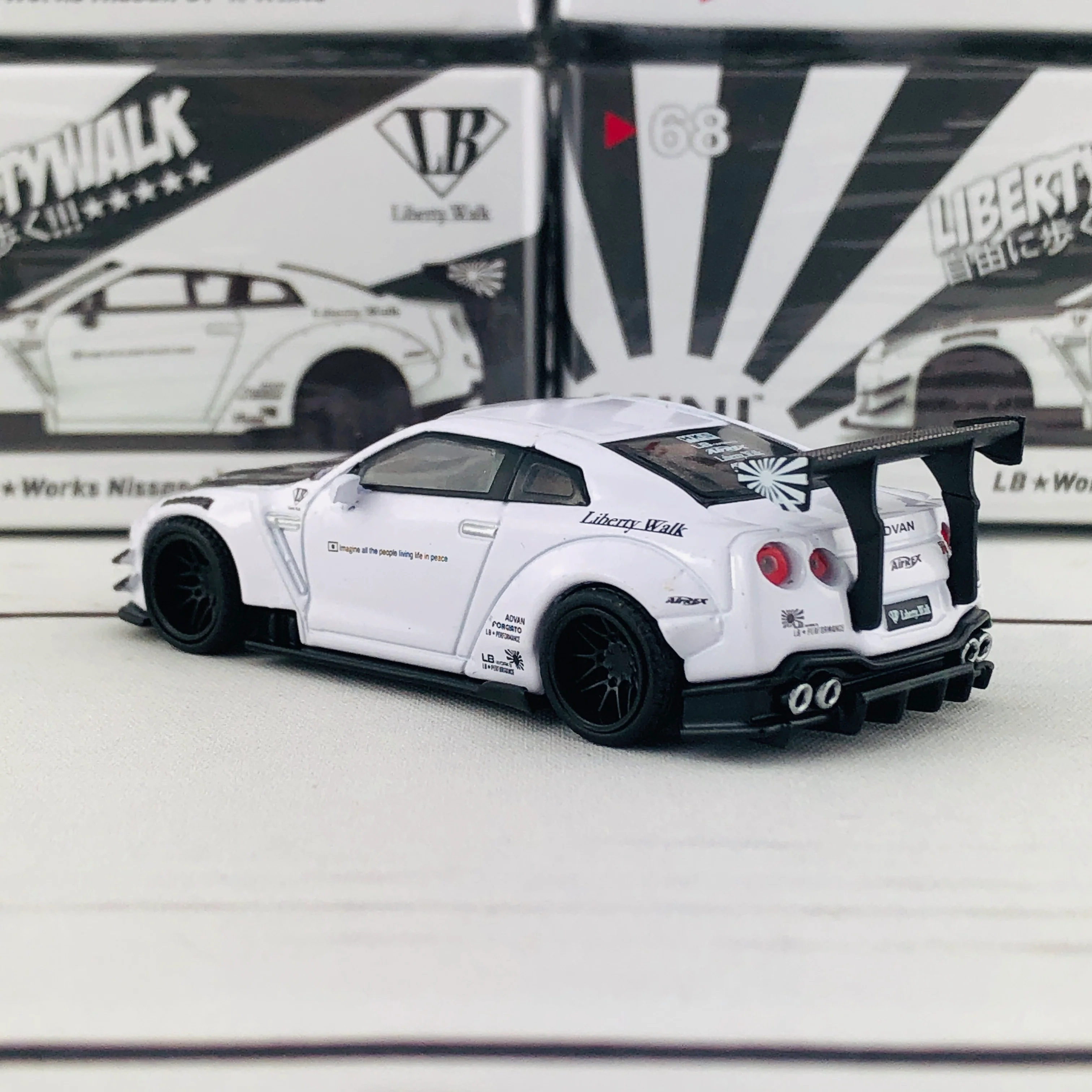 MINI GT 1/64 LB★WORKS Nissan GT-R R35 Type 2 Rear Wing ver 3 White RHD MGT00068-R - Image 4