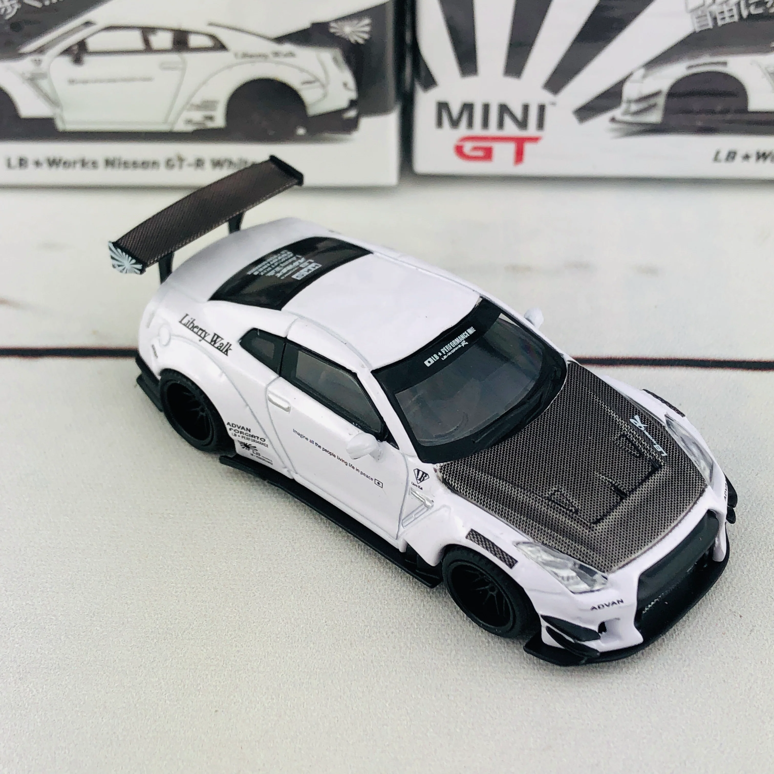 MINI GT 1/64 LB★WORKS Nissan GT-R R35 Type 2 Rear Wing ver 3 White RHD MGT00068-R - Image 6