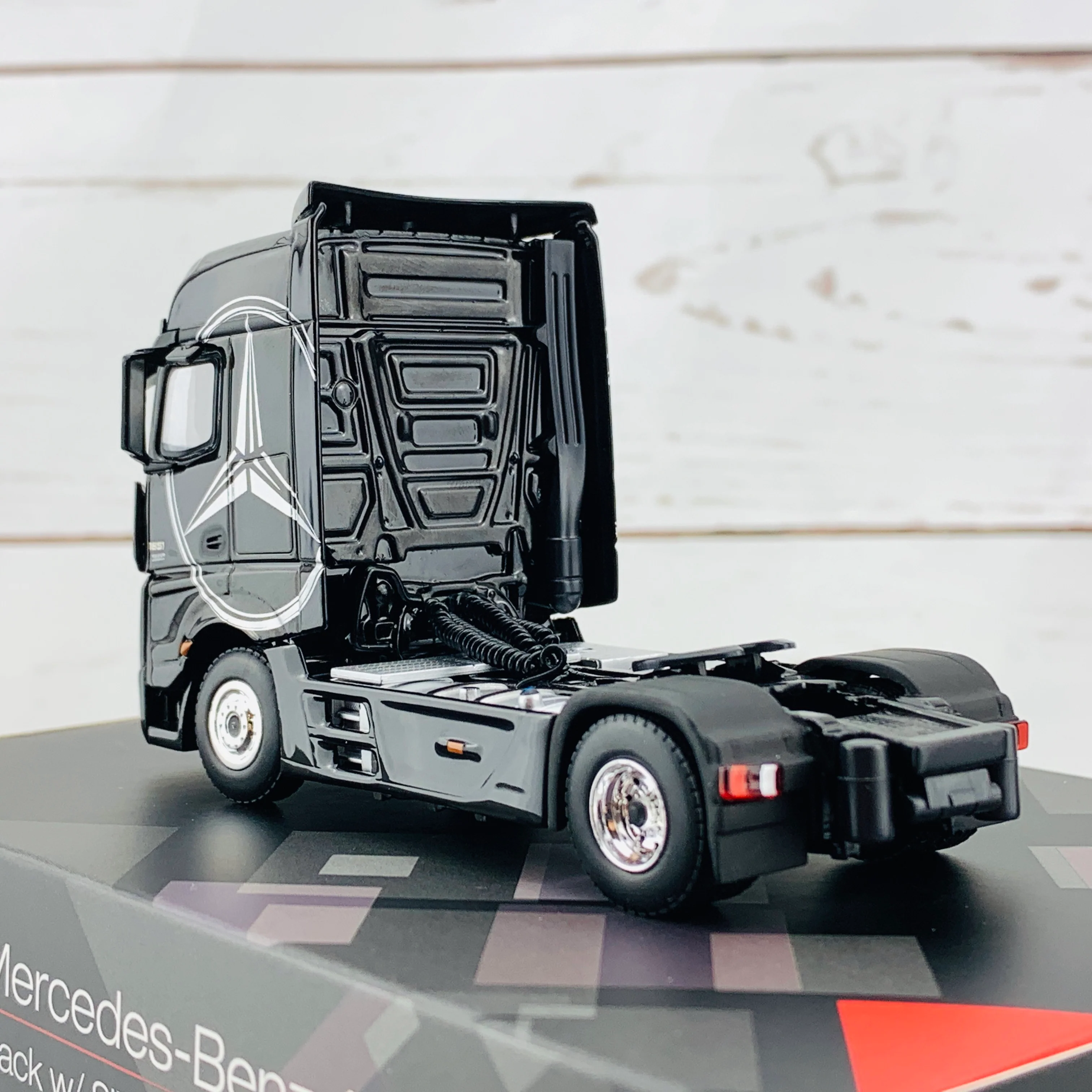 MINI GT 1/64 Mercedes-Benz Actros  Black w/ Silver Mercedes Logo RHD MGT00138-R - Image 4