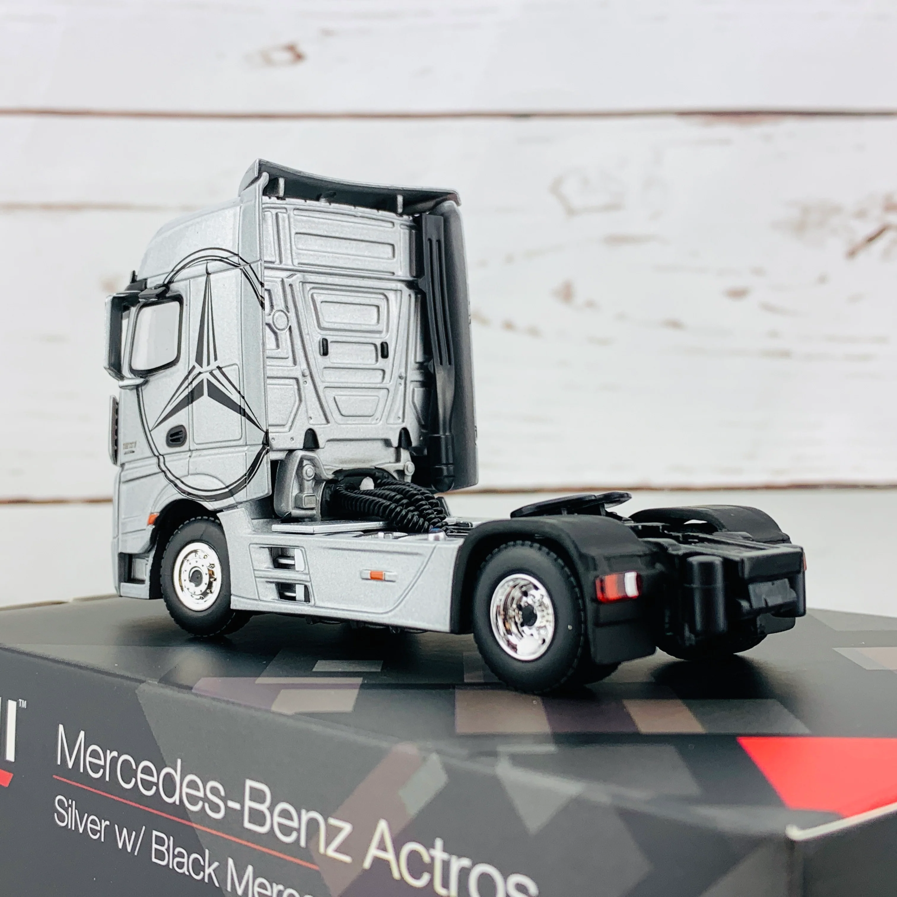 MINI GT 1/64 Mercedes-Benz Actros Silver w/Black Mercedes Logo RHD MGT00139-R - Image 4