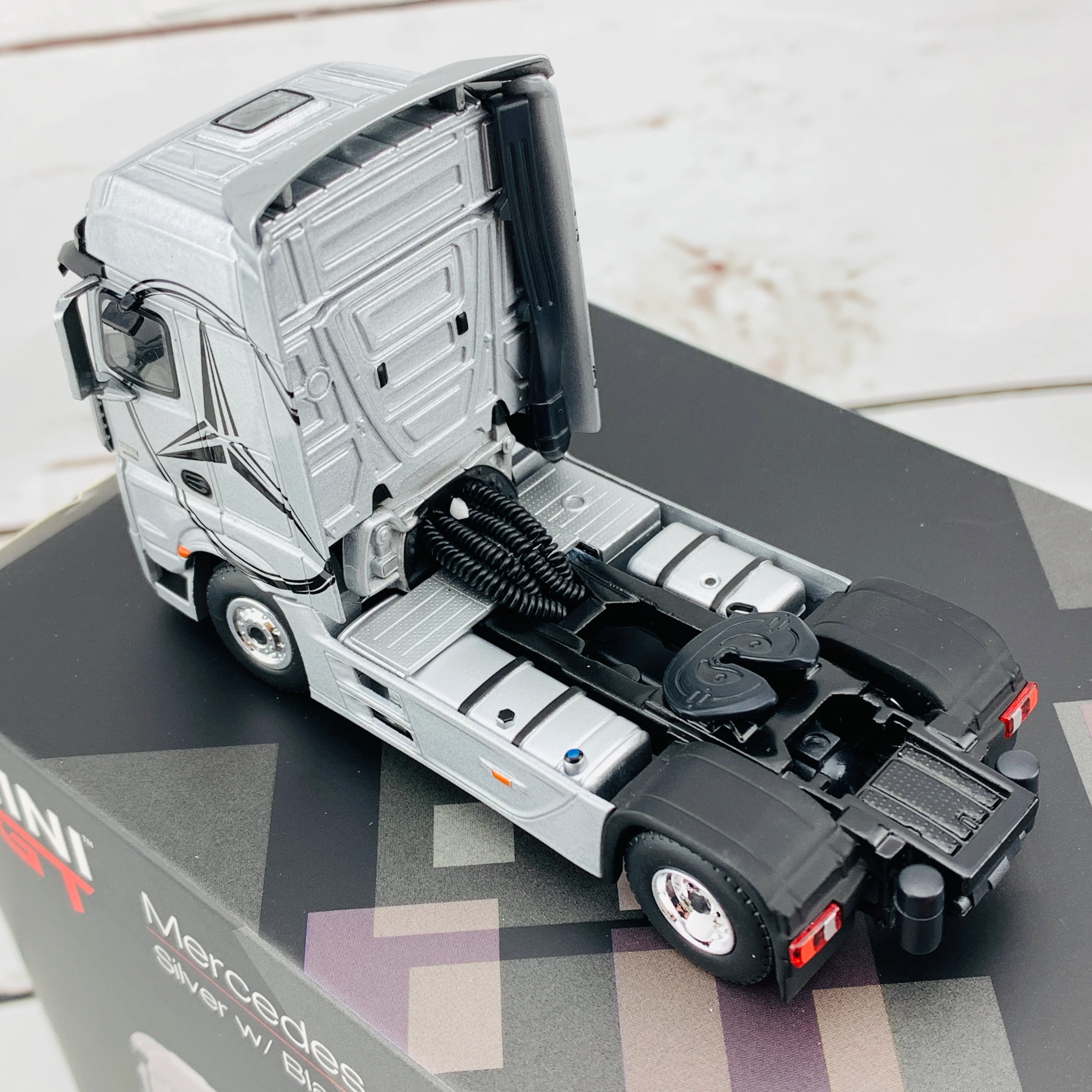 MINI GT 1/64 Mercedes-Benz Actros Silver w/Black Mercedes Logo RHD MGT00139-R - Image 5