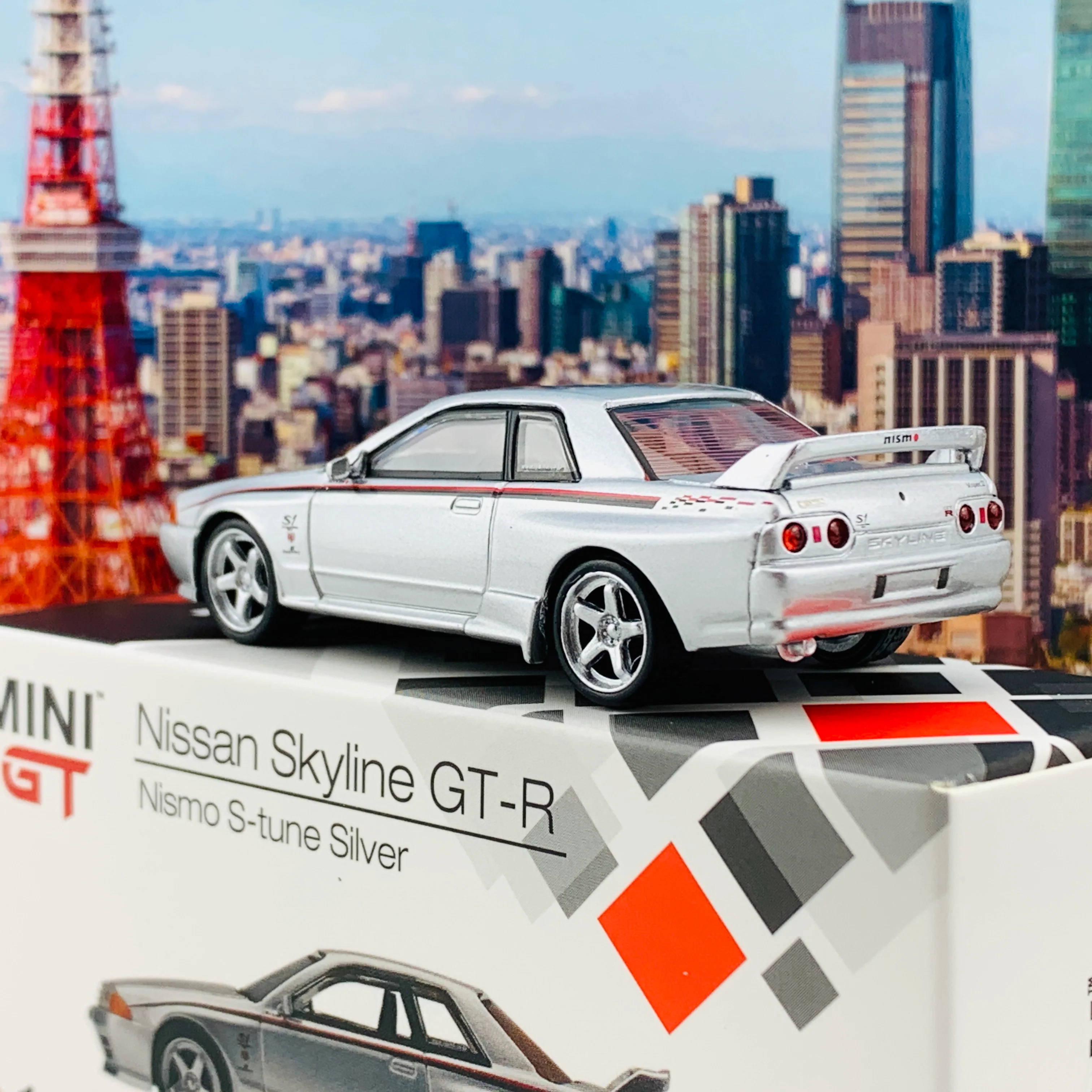 MINI GT 1/64 Nissan GT-R R32 Nismo S-Tune  Silver RHD MGT00107-R - Image 3